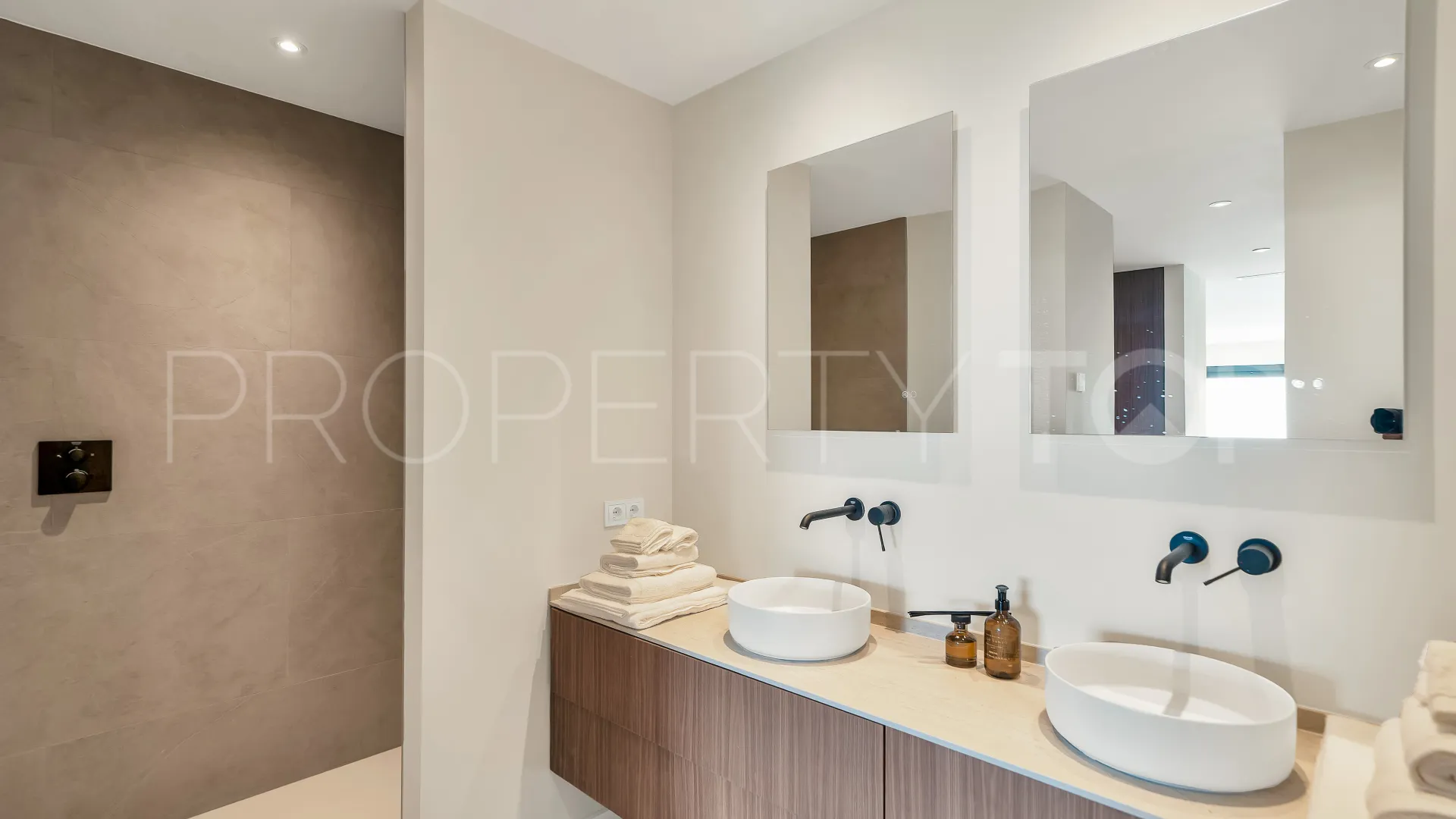 For sale Monte Mayor villa with 5 bedrooms