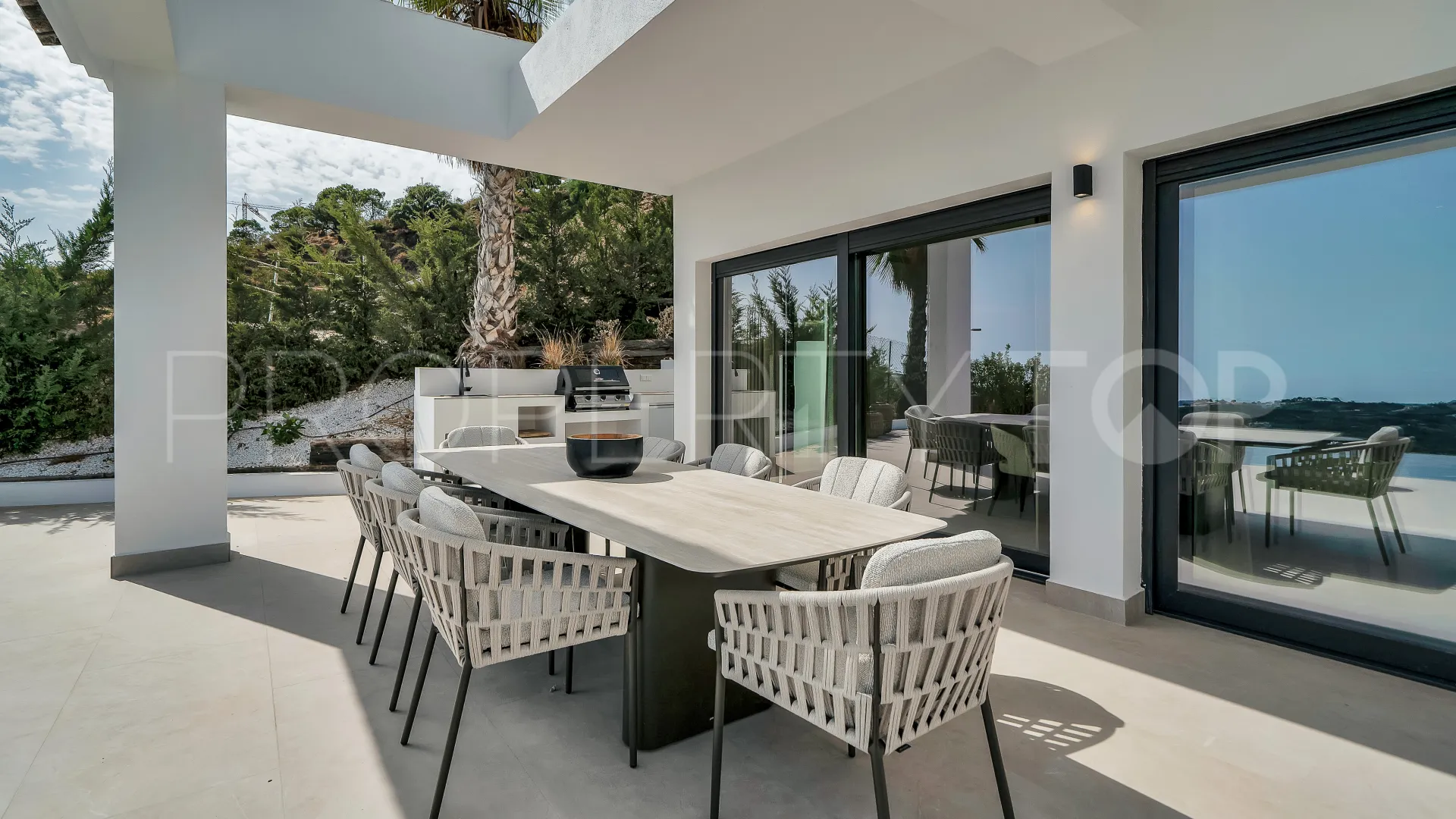 For sale Monte Mayor villa with 5 bedrooms