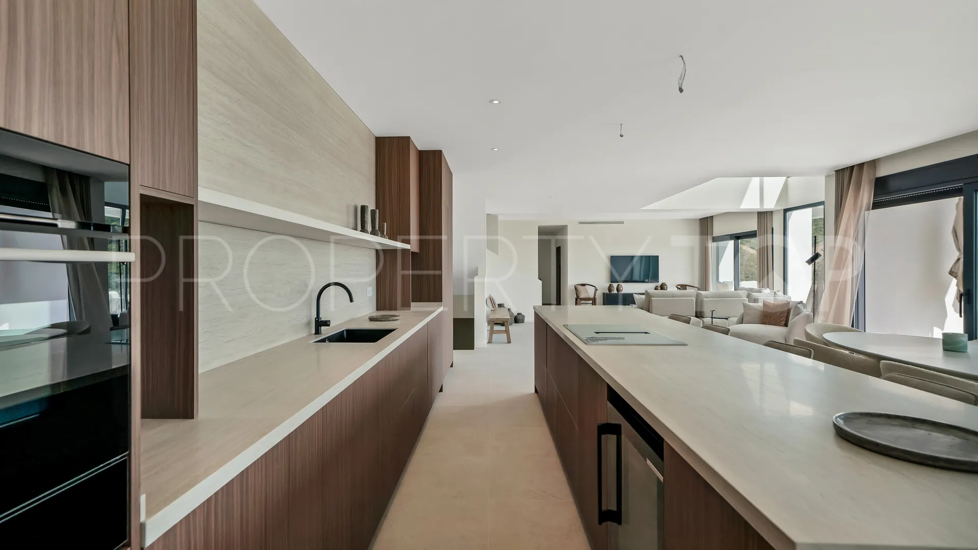 For sale Monte Mayor villa with 5 bedrooms