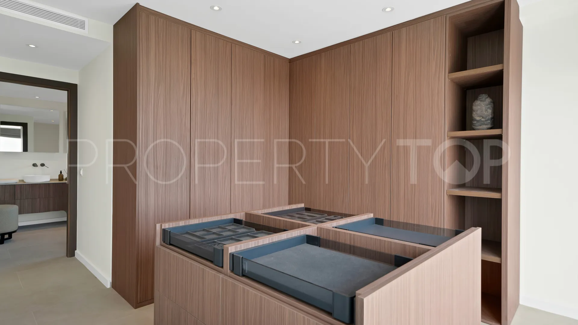 For sale Monte Mayor villa with 5 bedrooms