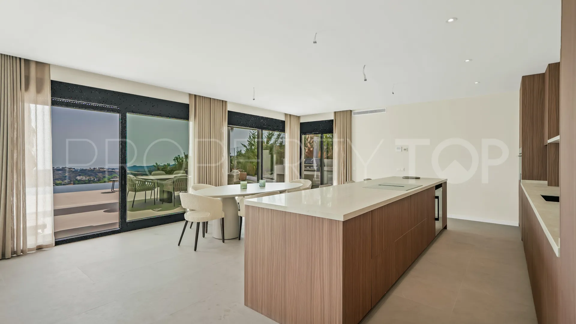 For sale Monte Mayor villa with 5 bedrooms