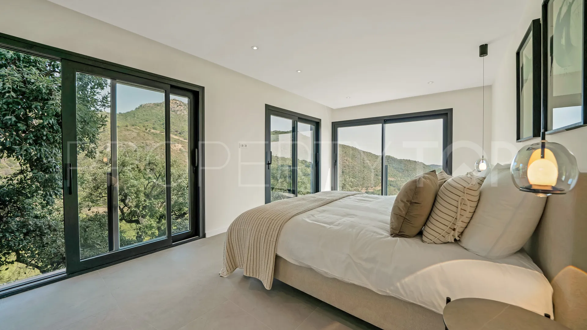 For sale Monte Mayor villa with 5 bedrooms