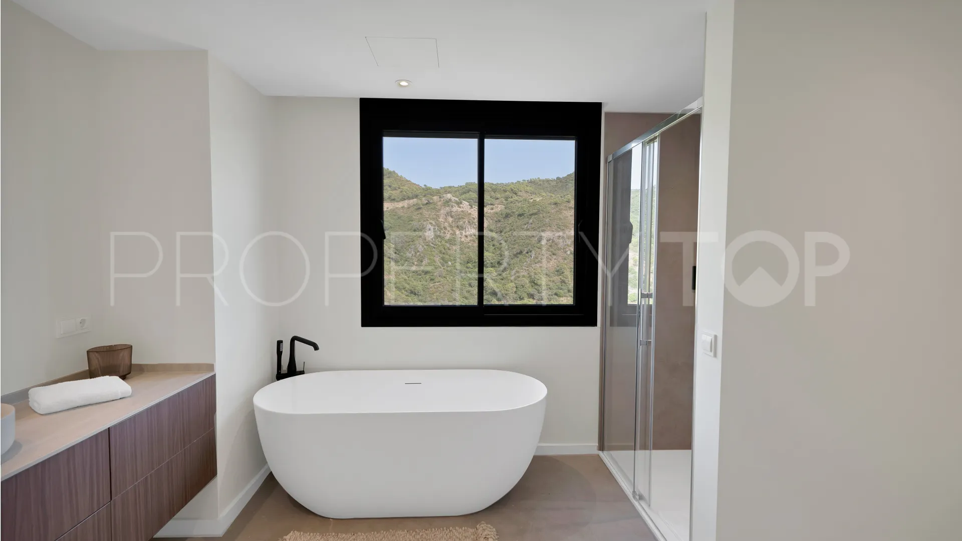 For sale Monte Mayor villa with 5 bedrooms