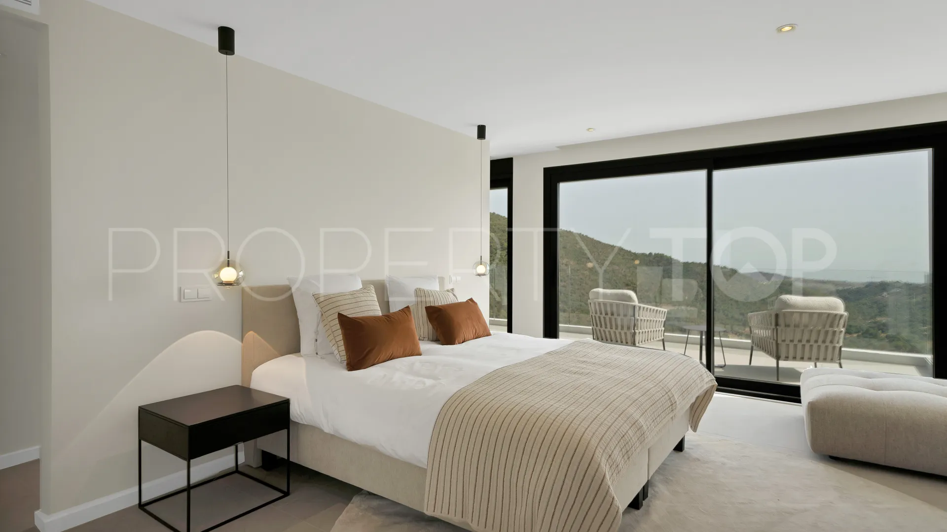 For sale Monte Mayor villa with 5 bedrooms