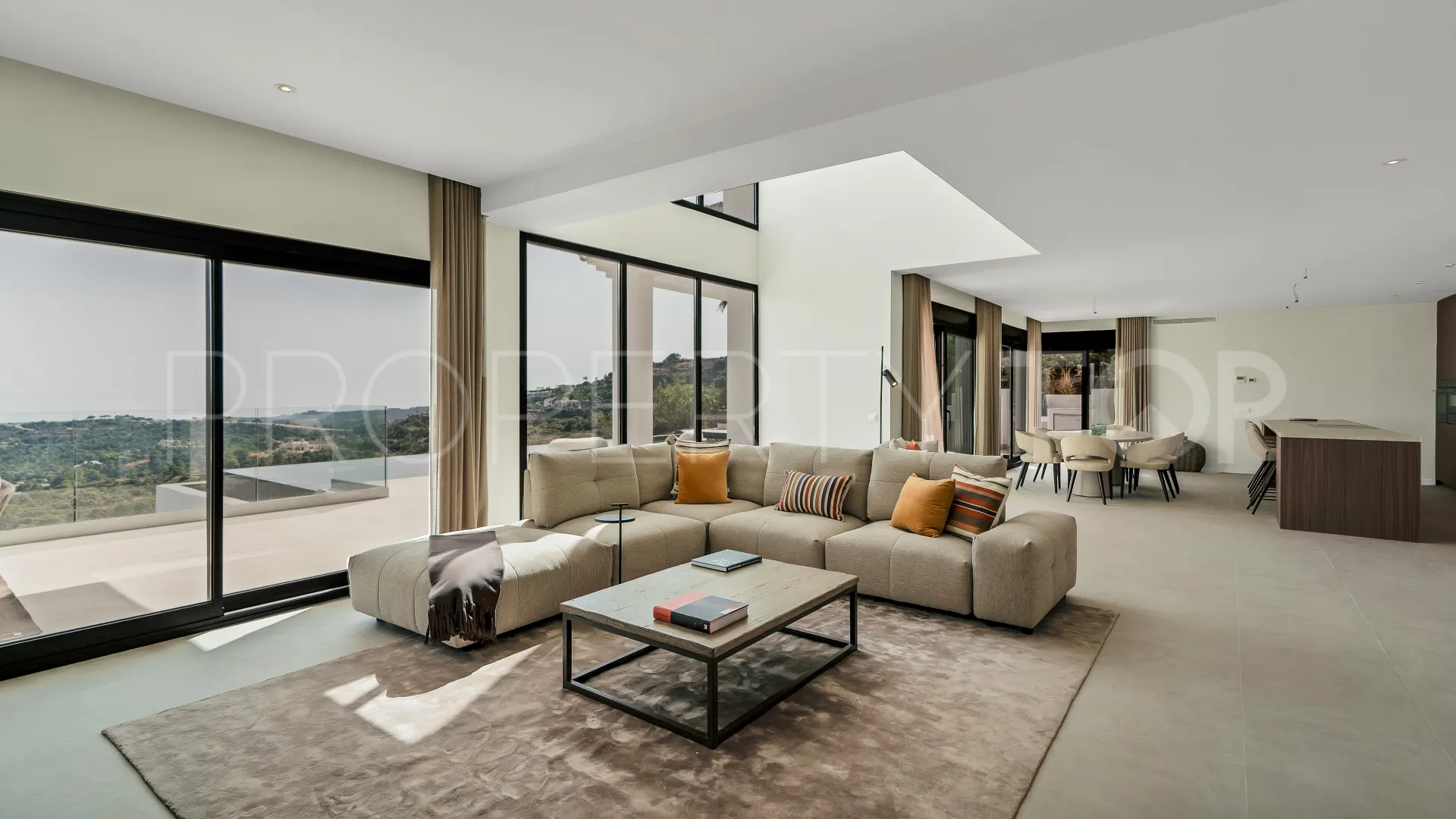 For sale Monte Mayor villa with 5 bedrooms