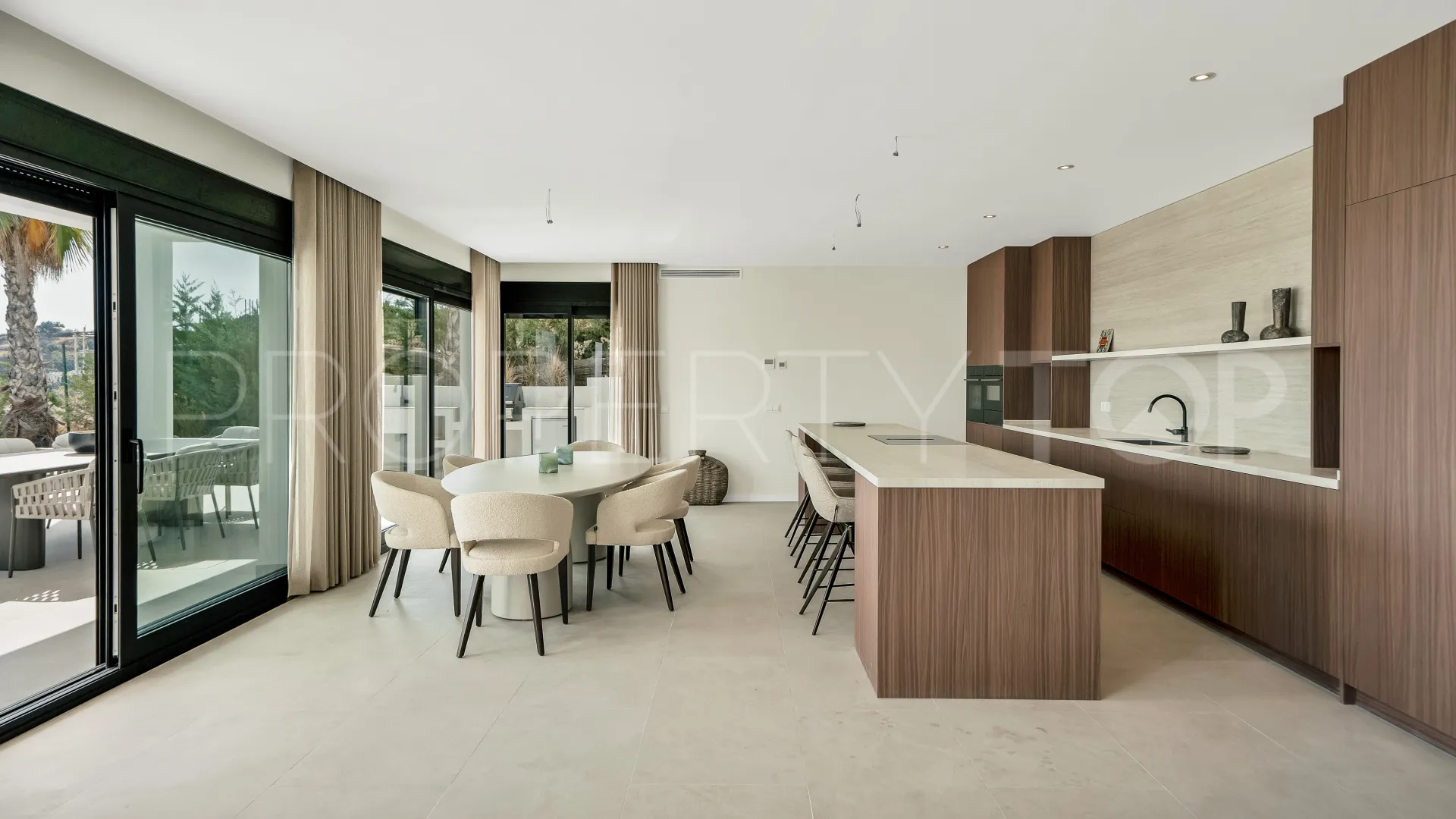 For sale Monte Mayor villa with 5 bedrooms