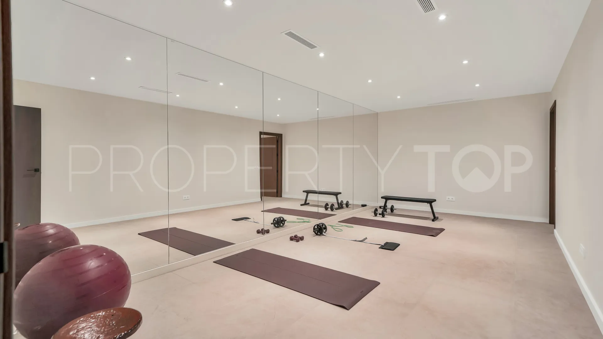 For sale Monte Mayor villa with 5 bedrooms