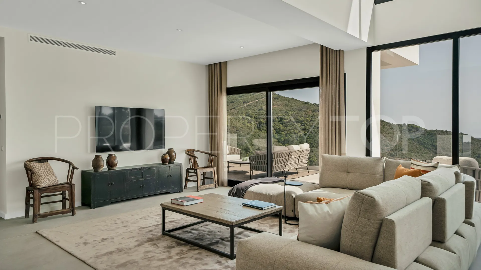 For sale Monte Mayor villa with 5 bedrooms