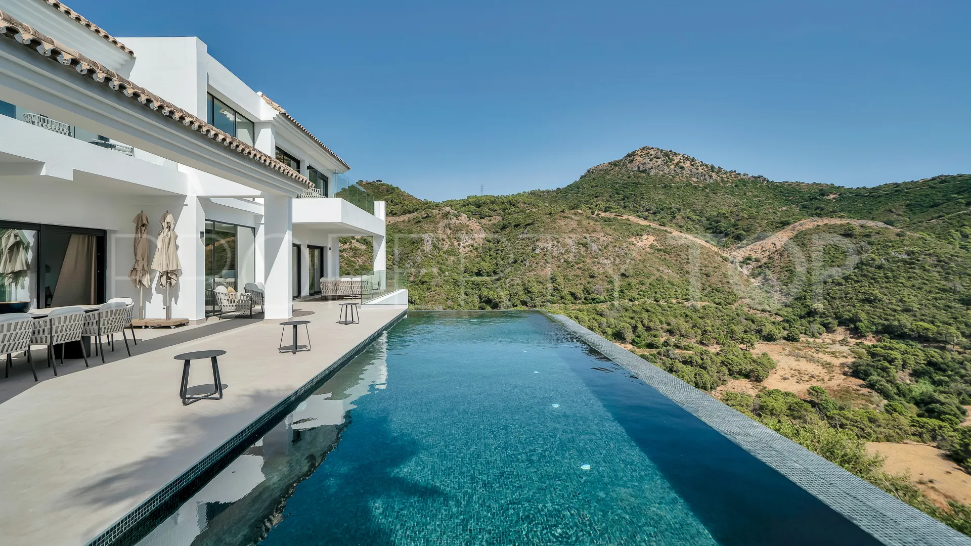 For sale Monte Mayor villa with 5 bedrooms