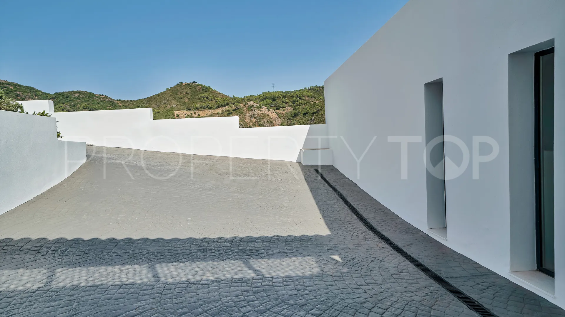 For sale Monte Mayor villa with 5 bedrooms