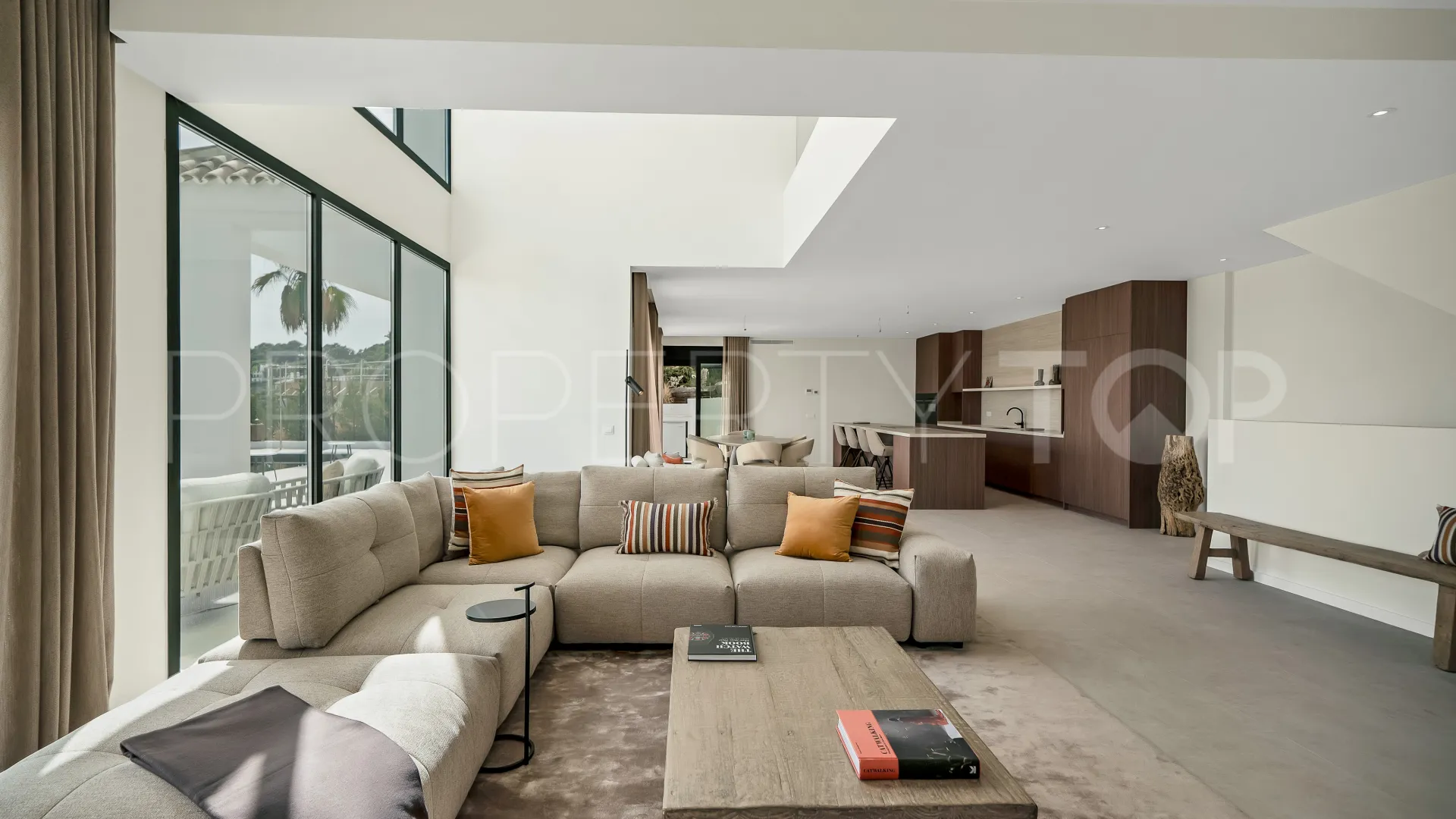 For sale Monte Mayor villa with 5 bedrooms