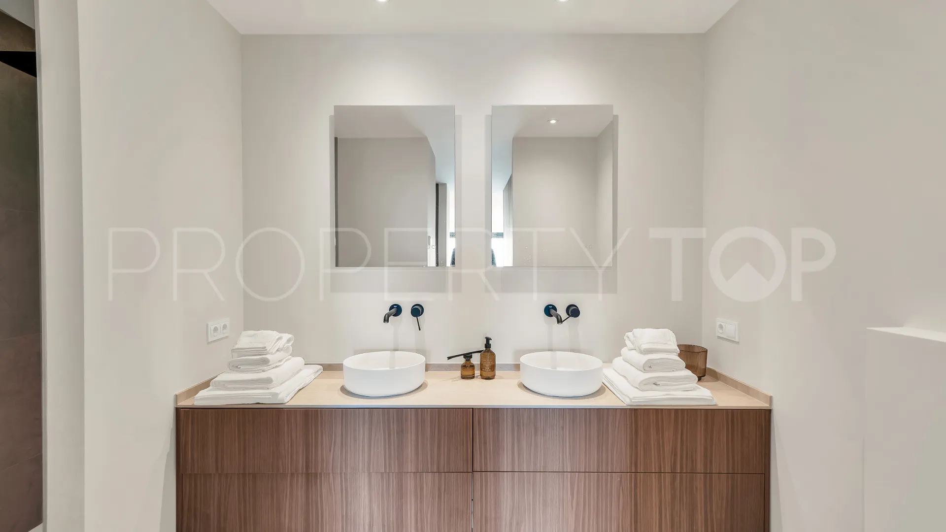 For sale Monte Mayor villa with 5 bedrooms
