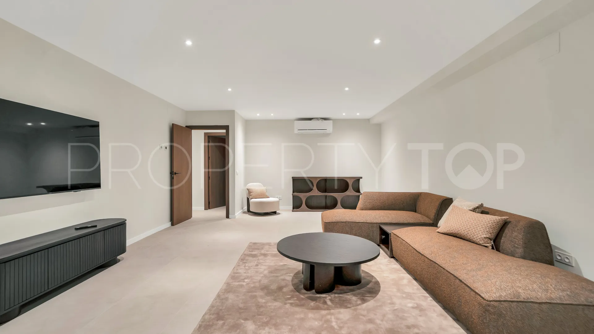 For sale Monte Mayor villa with 5 bedrooms