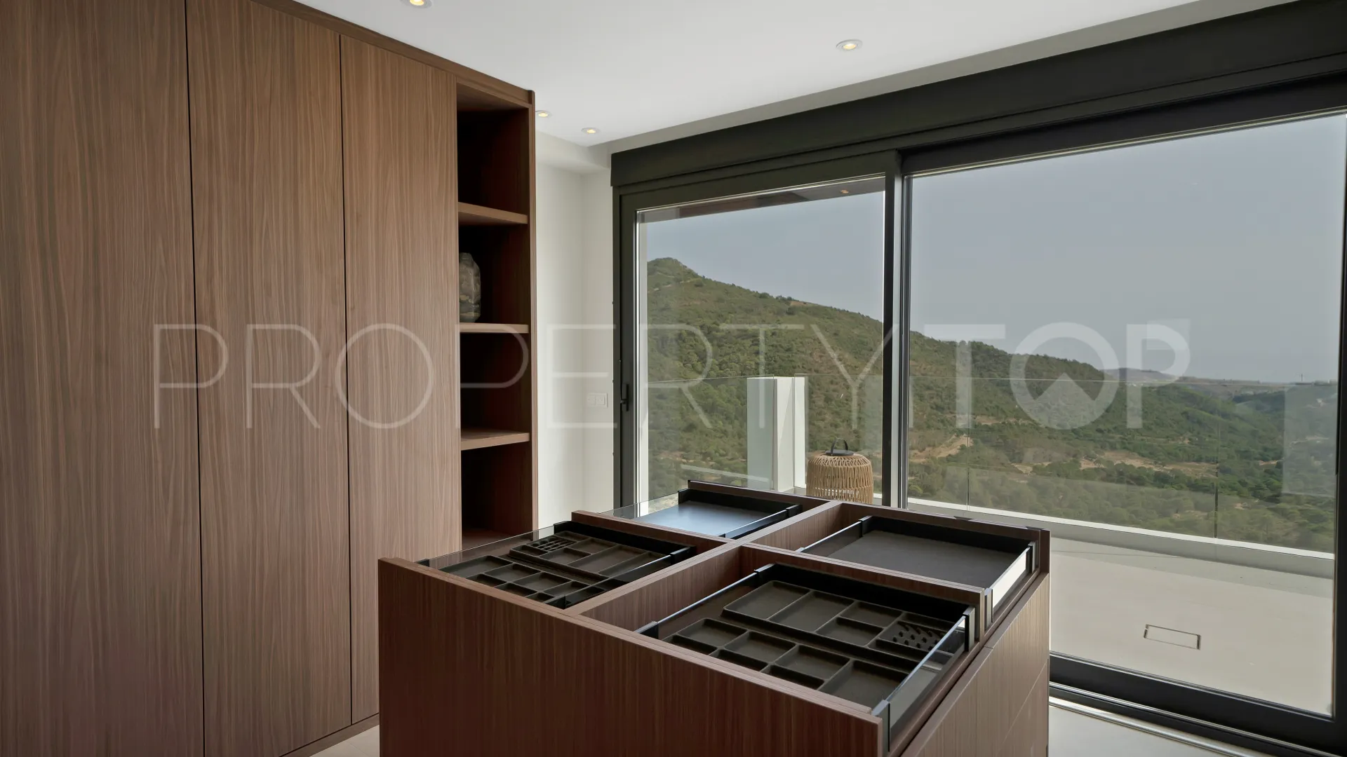 For sale Monte Mayor villa with 5 bedrooms