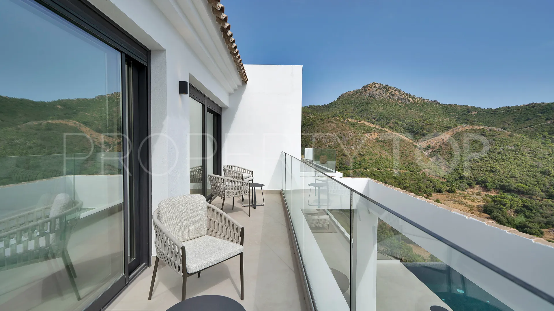 For sale Monte Mayor villa with 5 bedrooms