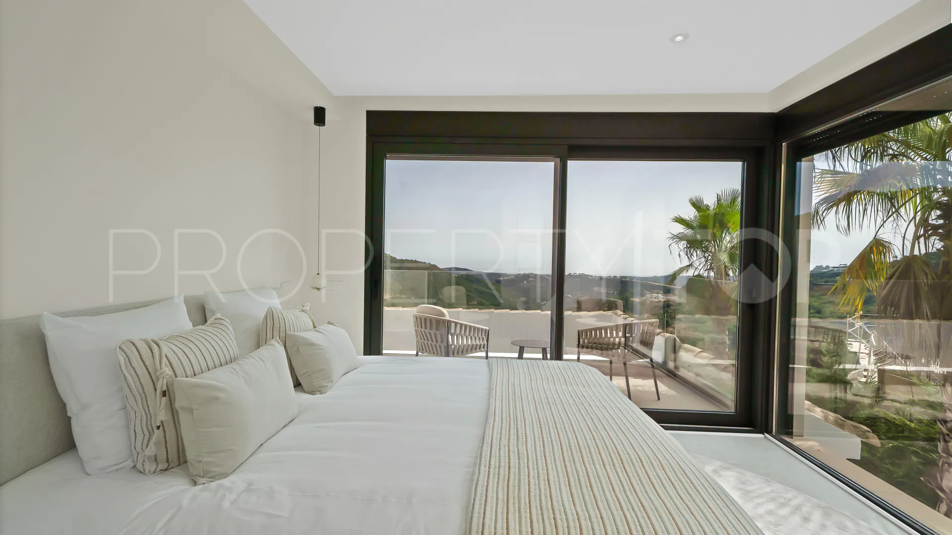 For sale Monte Mayor villa with 5 bedrooms