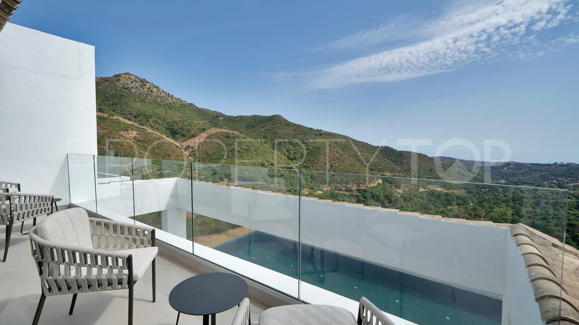 For sale Monte Mayor villa with 5 bedrooms