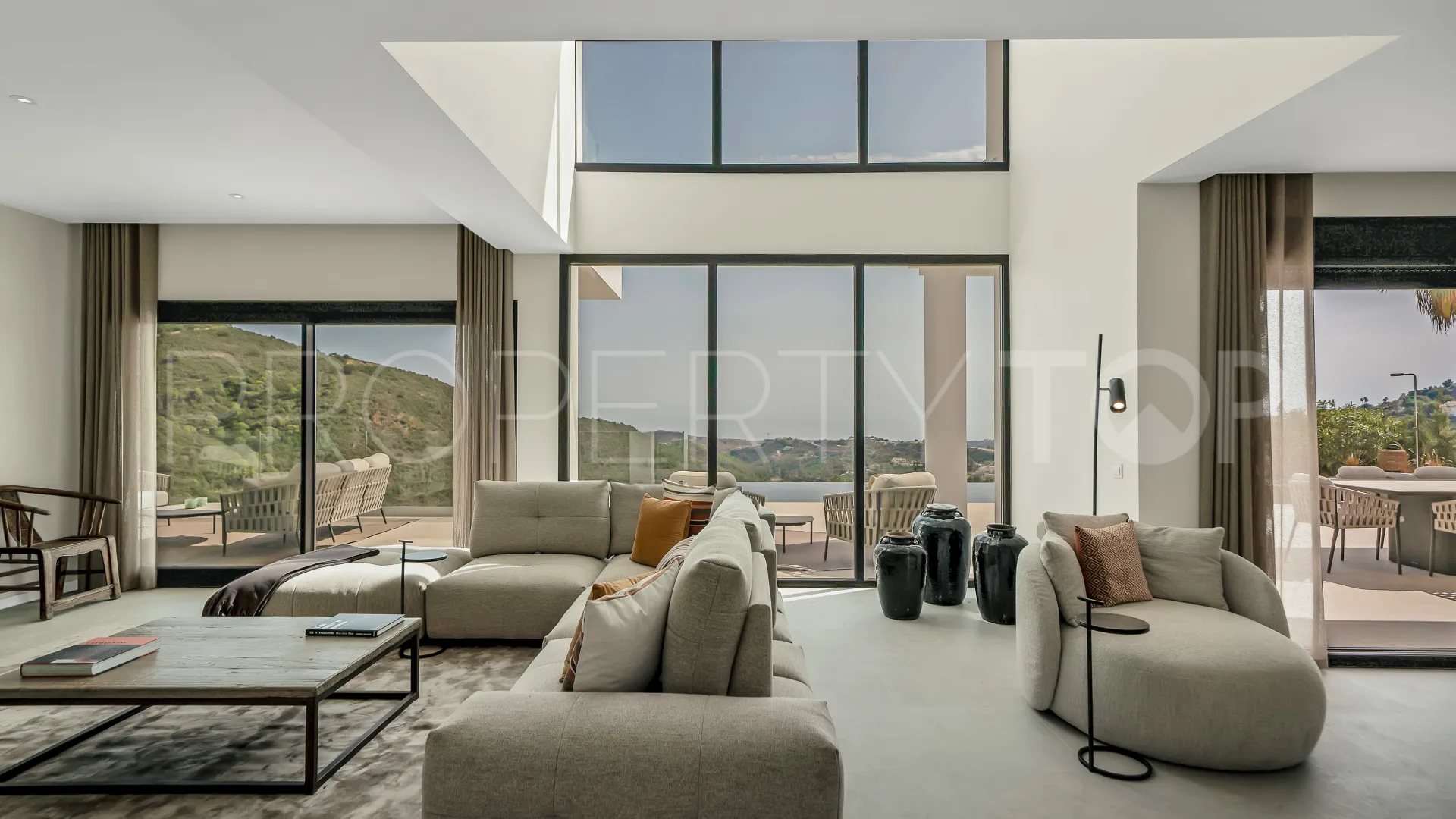 For sale Monte Mayor villa with 5 bedrooms
