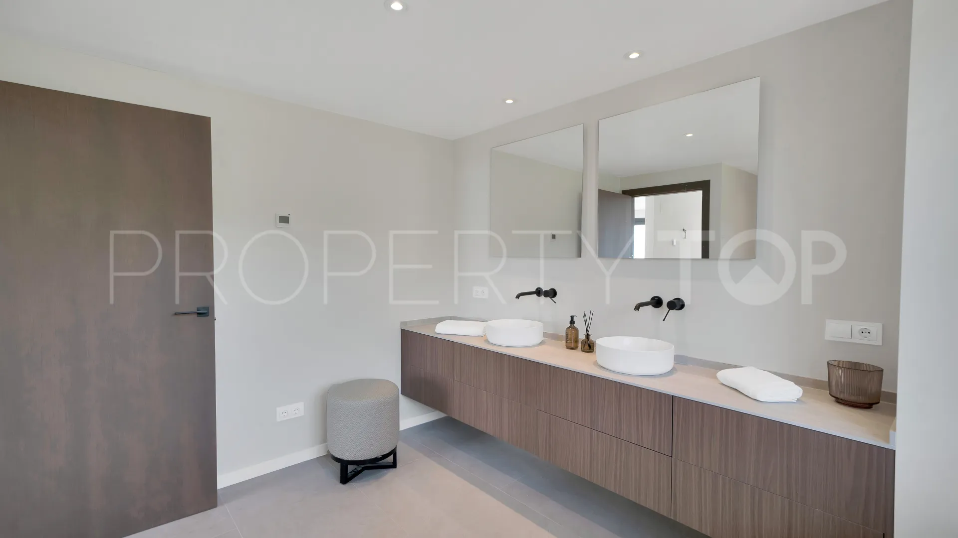For sale Monte Mayor villa with 5 bedrooms