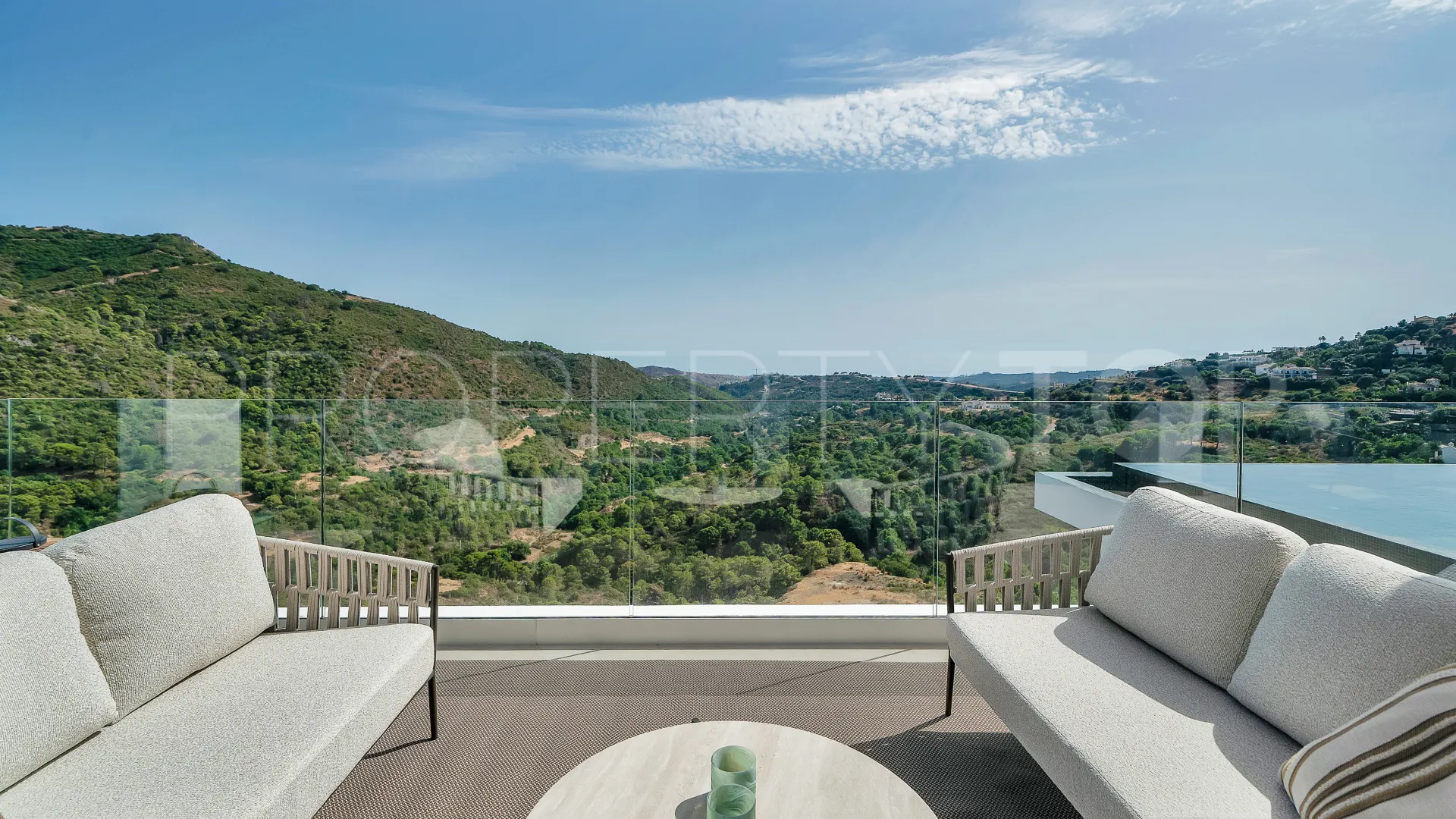 For sale Monte Mayor villa with 5 bedrooms