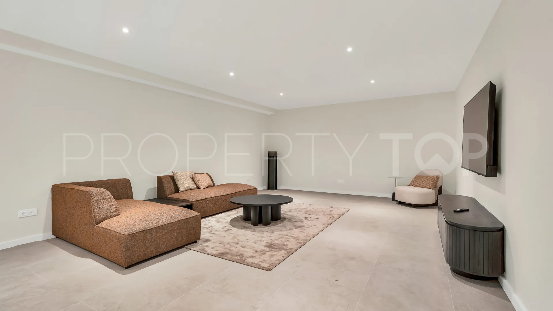 For sale Monte Mayor villa with 5 bedrooms