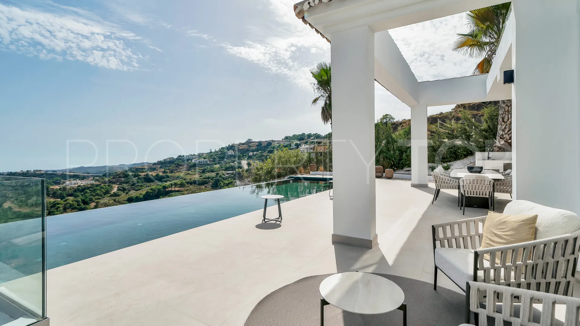 For sale Monte Mayor villa with 5 bedrooms