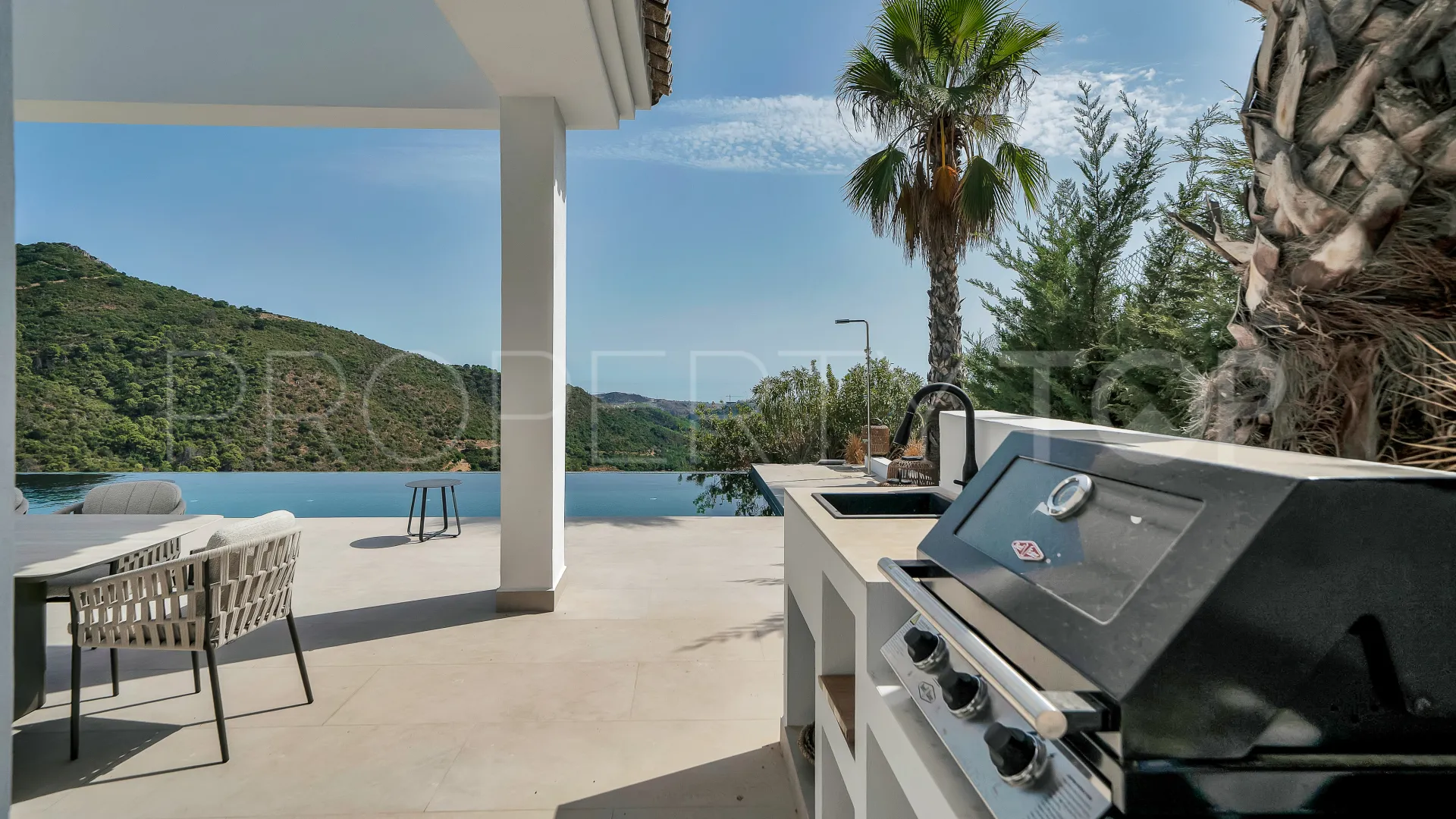 For sale Monte Mayor villa with 5 bedrooms