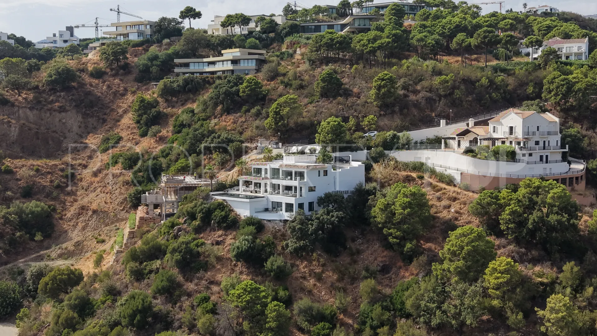 For sale Monte Mayor villa with 5 bedrooms