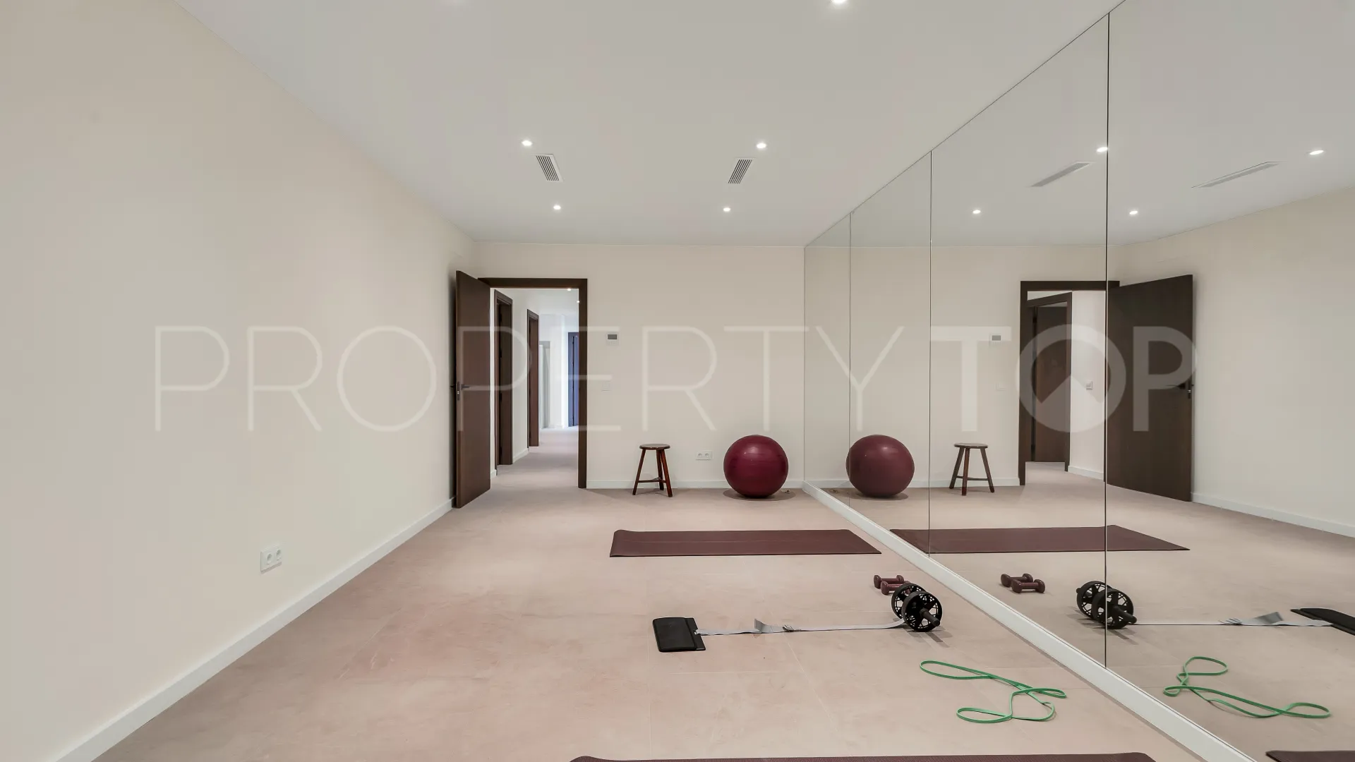 For sale Monte Mayor villa with 5 bedrooms