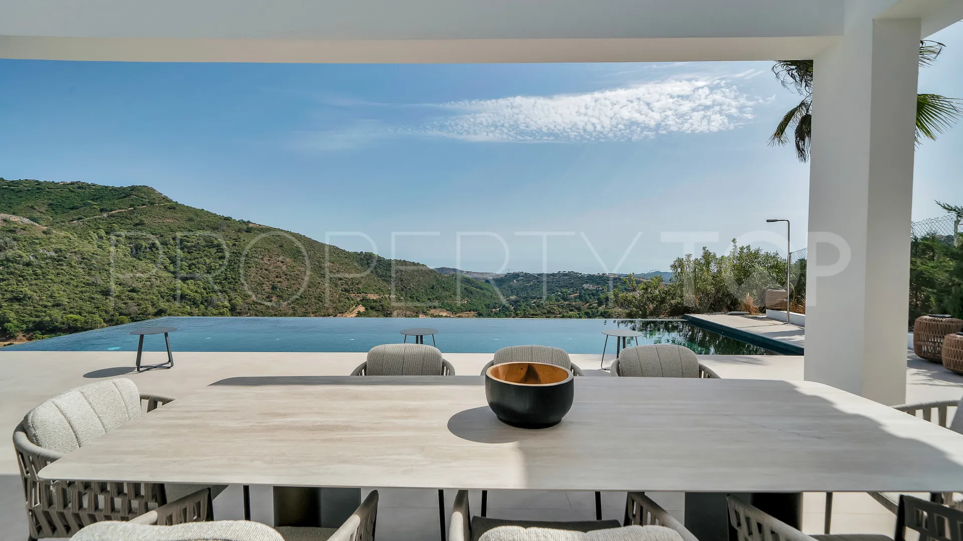 For sale Monte Mayor villa with 5 bedrooms