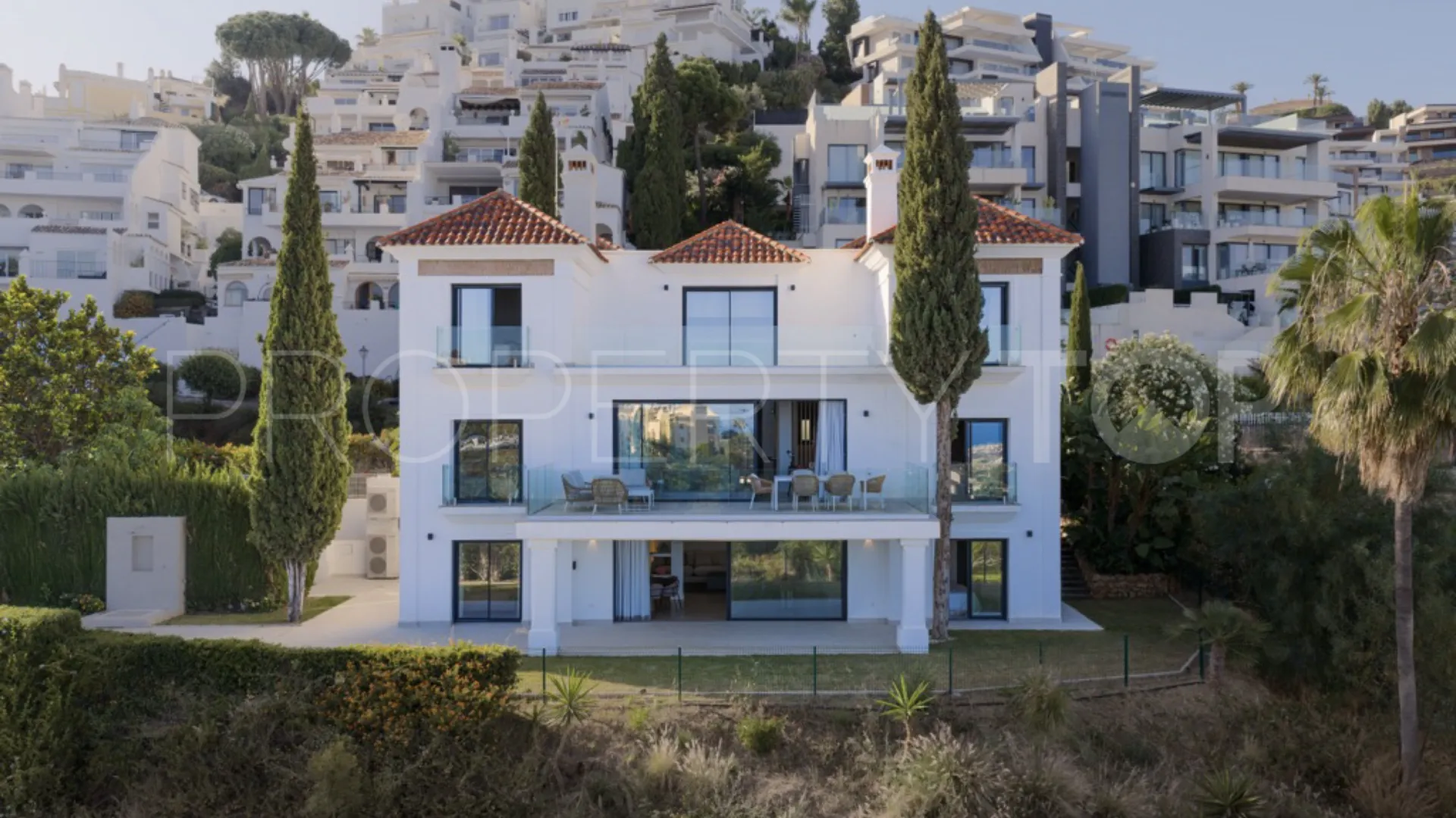 Comprar villa en Benahavis con 5 dormitorios