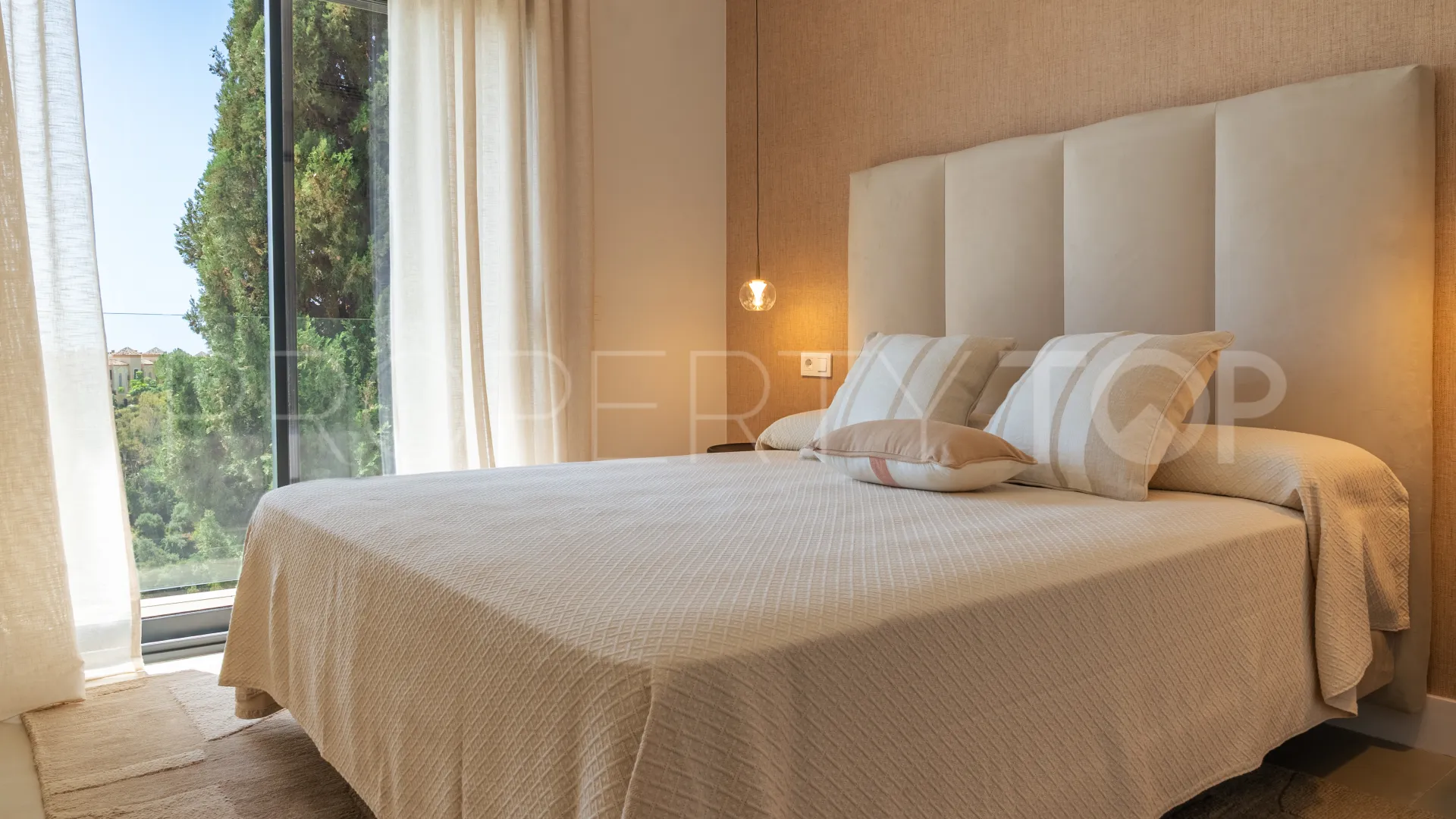 Comprar villa en Benahavis con 5 dormitorios