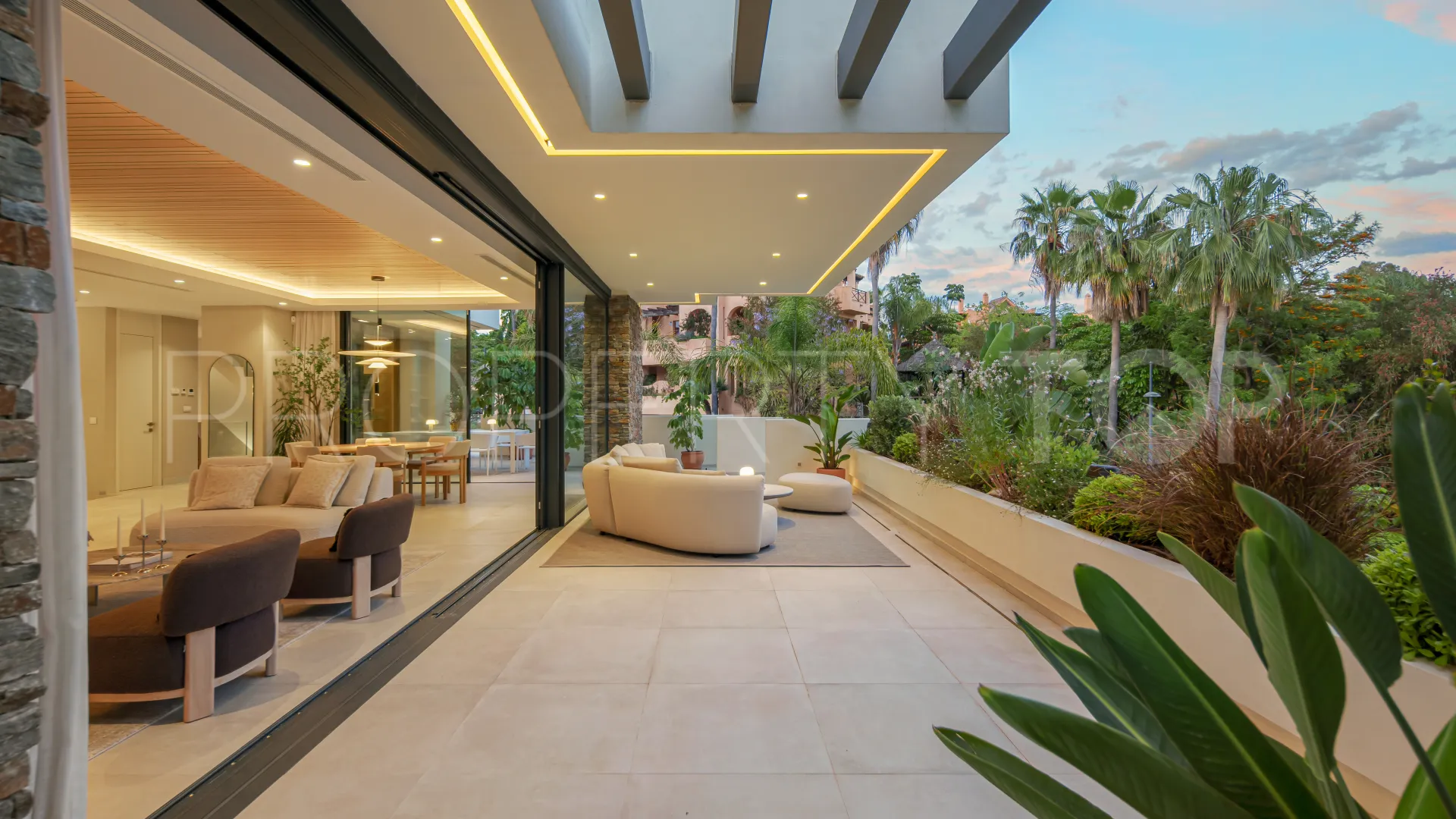 Villa with 4 bedrooms for sale in New Golden Mile