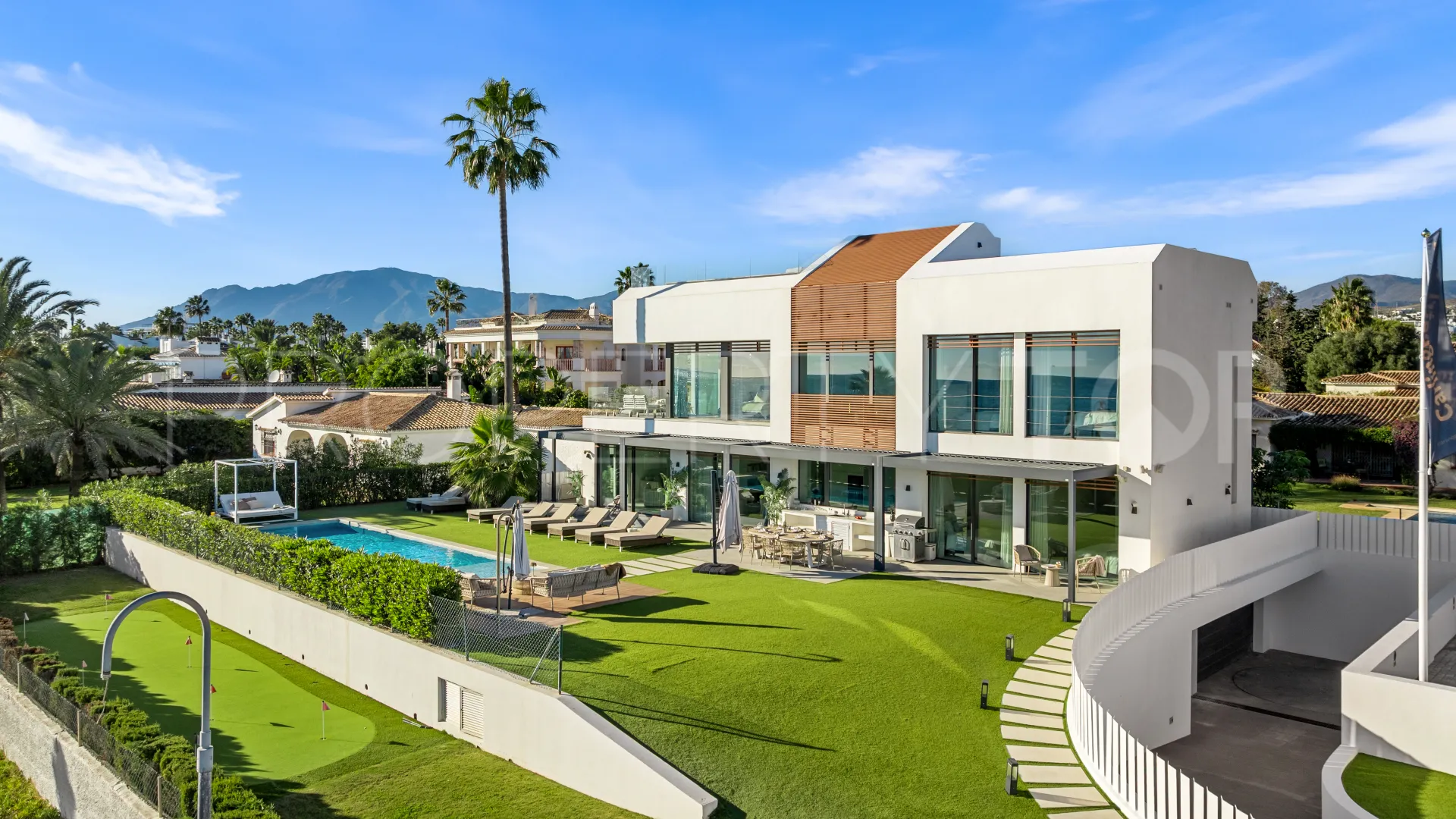 Villa en venta en New Golden Mile