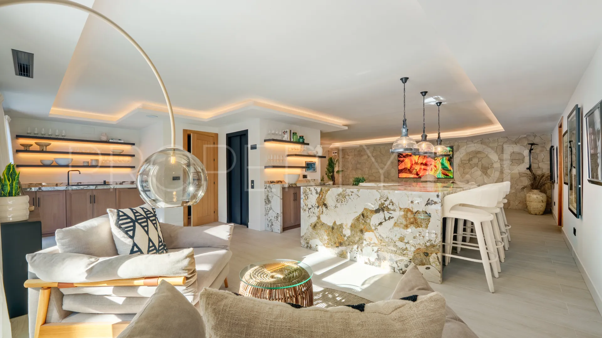 Villa con 6 dormitorios en venta en Nueva Andalucia