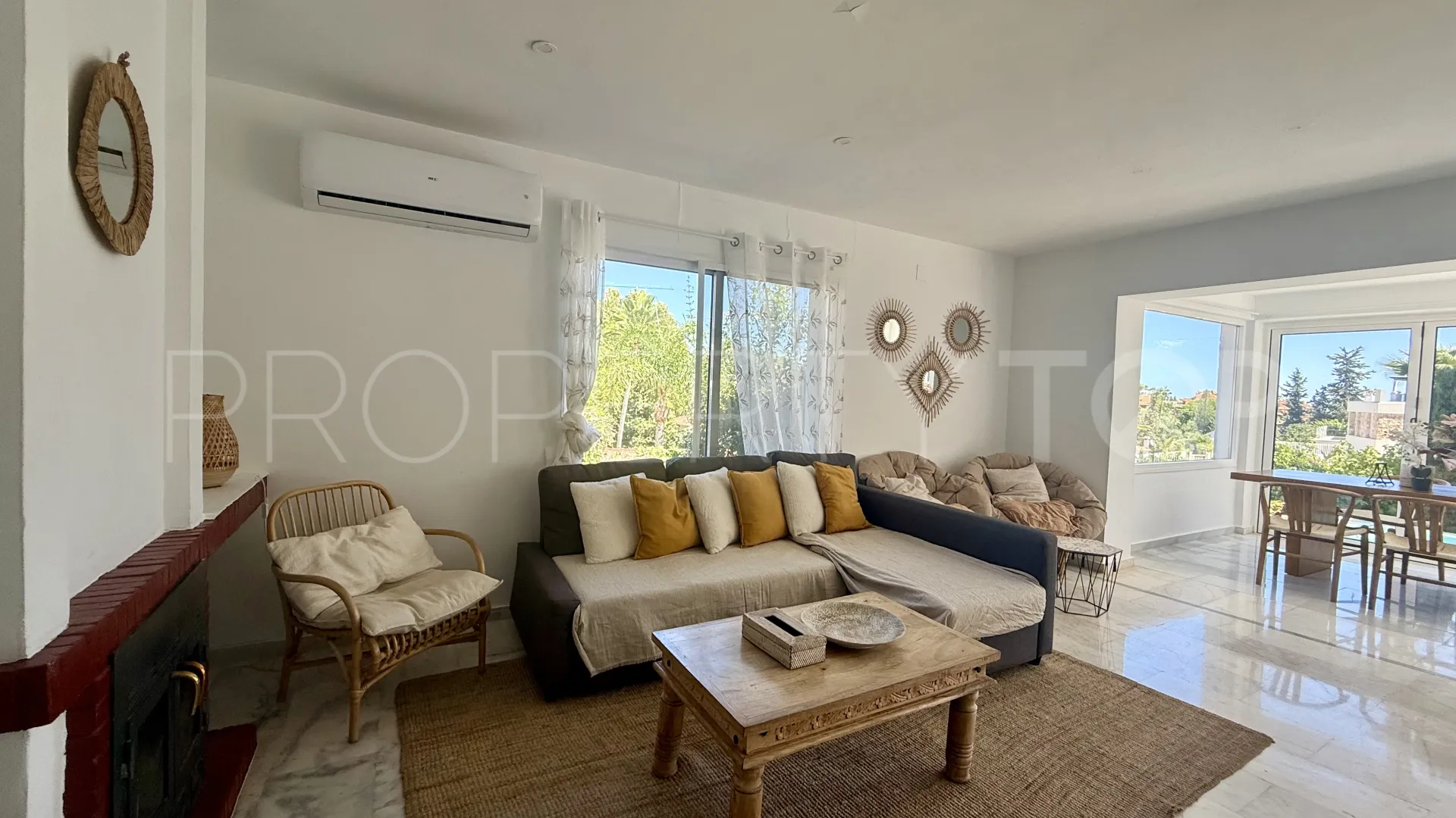 Buy villa in Nueva Andalucia