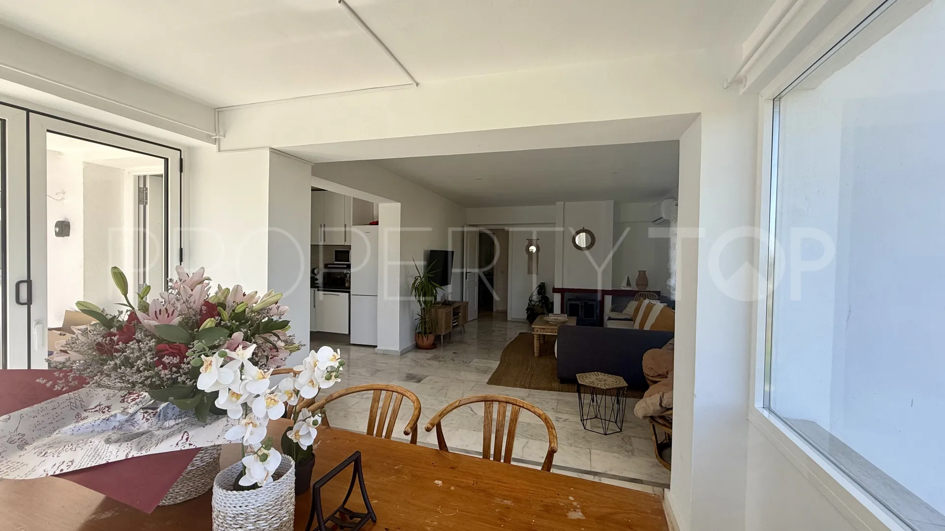 Buy villa in Nueva Andalucia