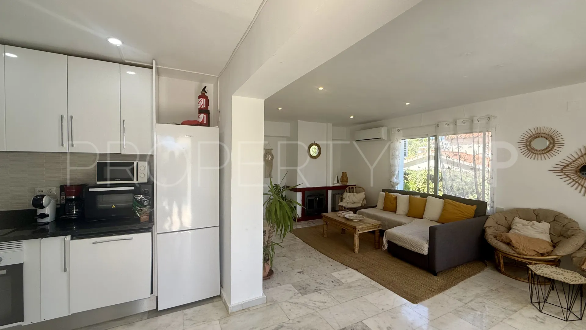 Buy villa in Nueva Andalucia