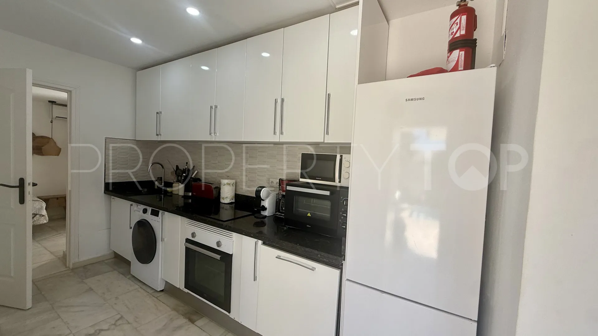 Buy villa in Nueva Andalucia