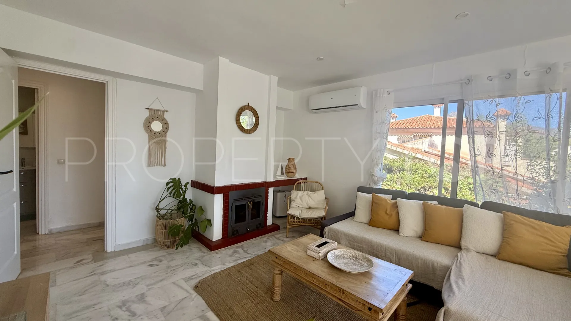 Buy villa in Nueva Andalucia