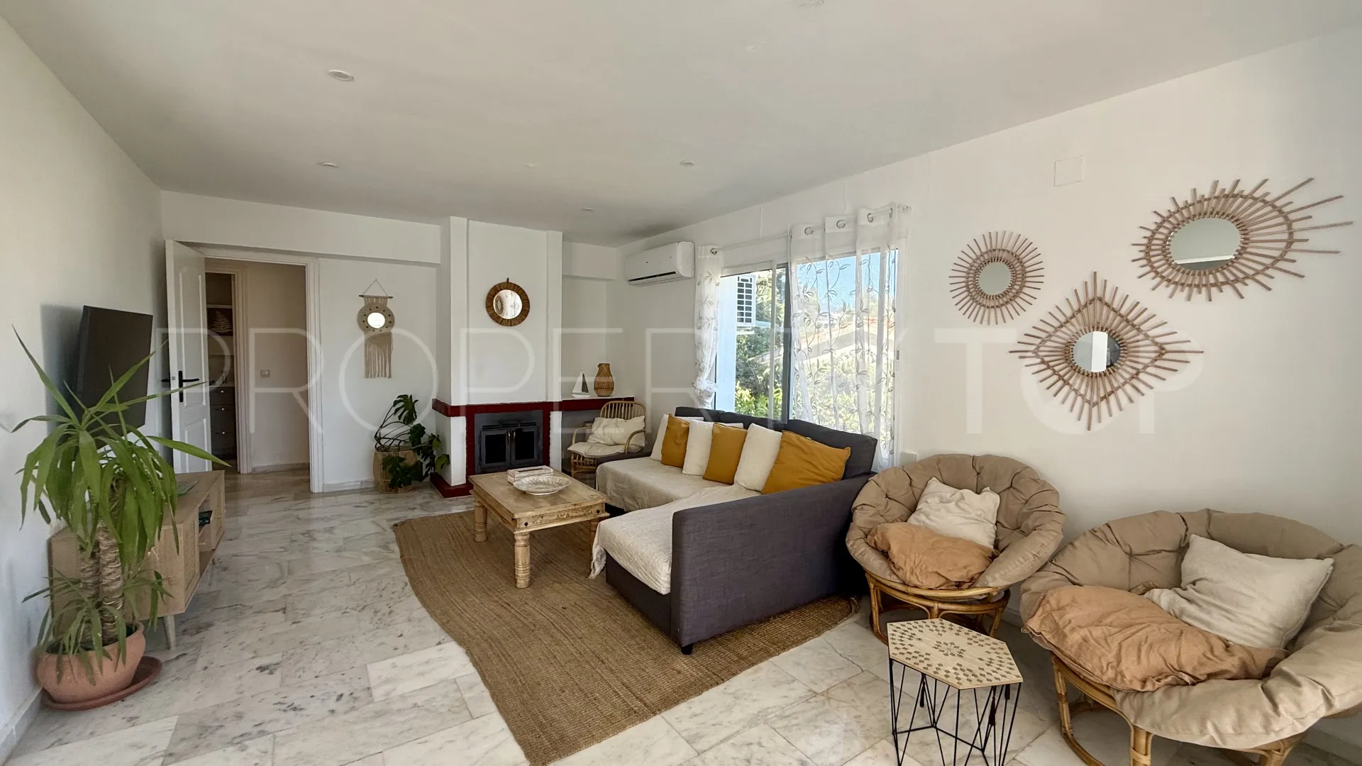 Buy villa in Nueva Andalucia