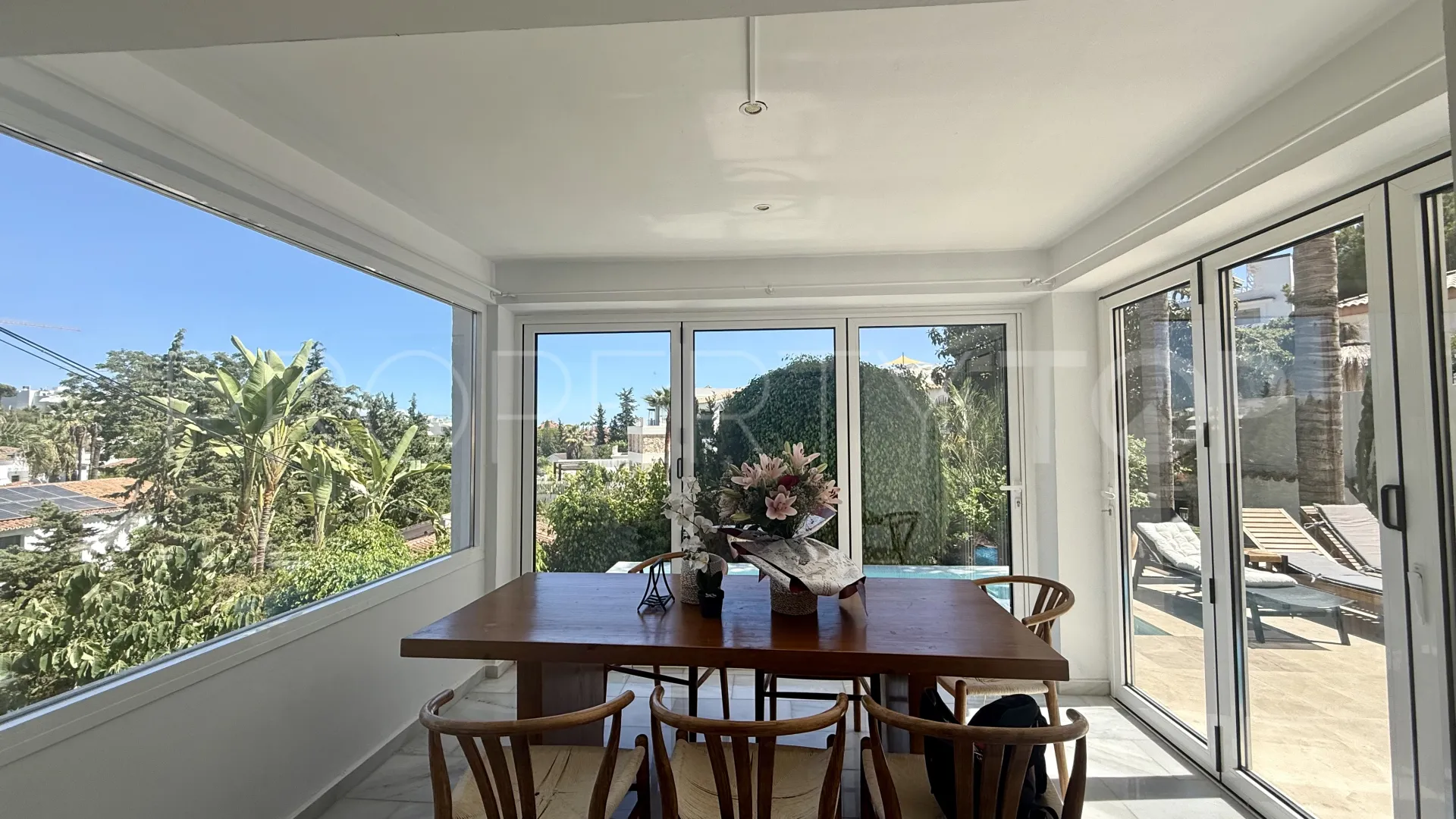 Buy villa in Nueva Andalucia