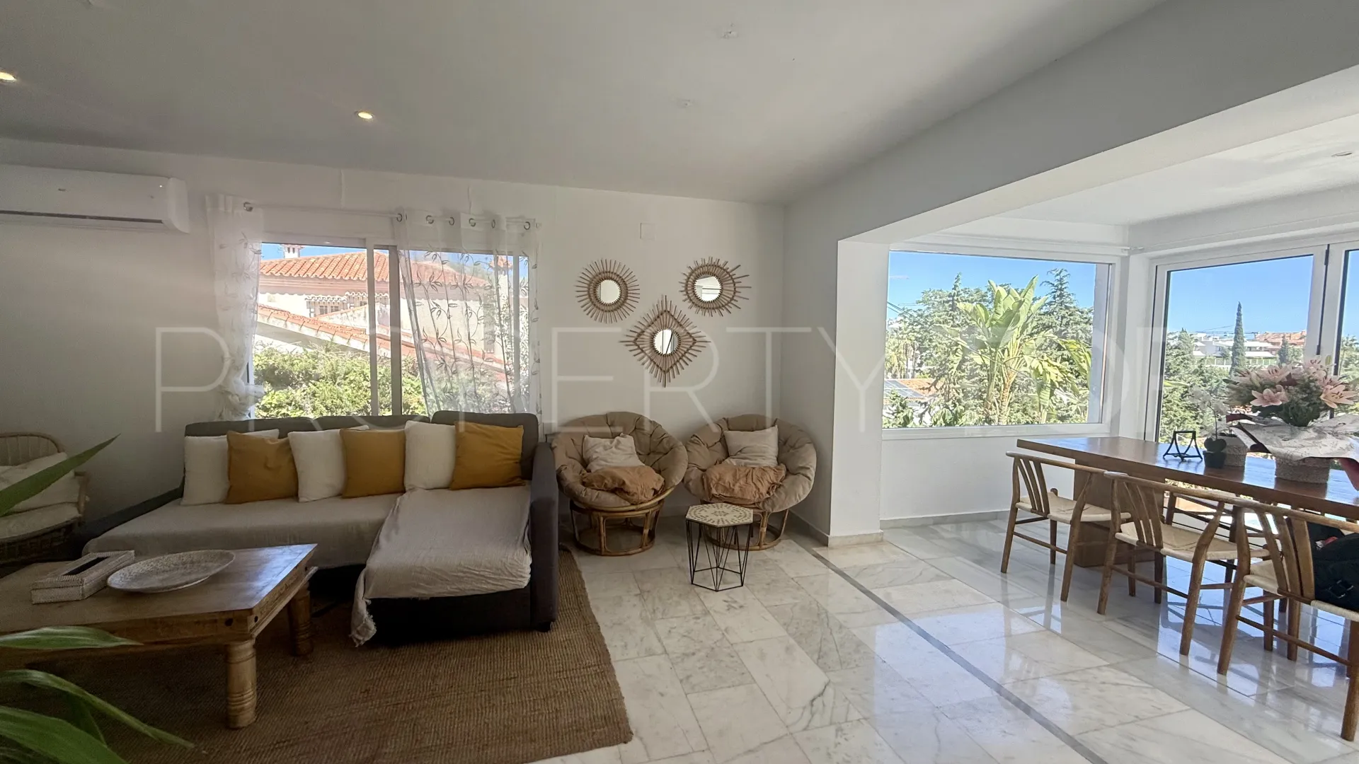 Buy villa in Nueva Andalucia