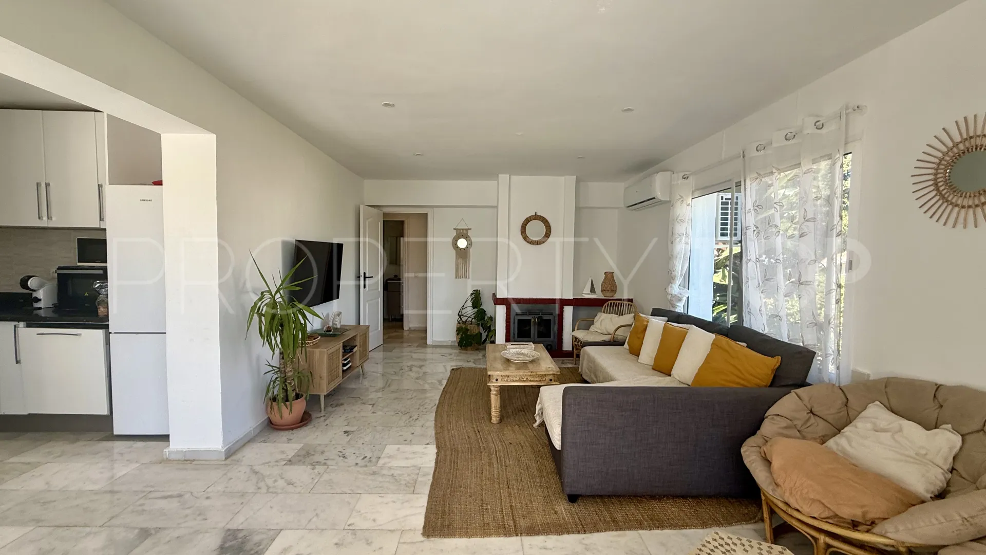 Buy villa in Nueva Andalucia