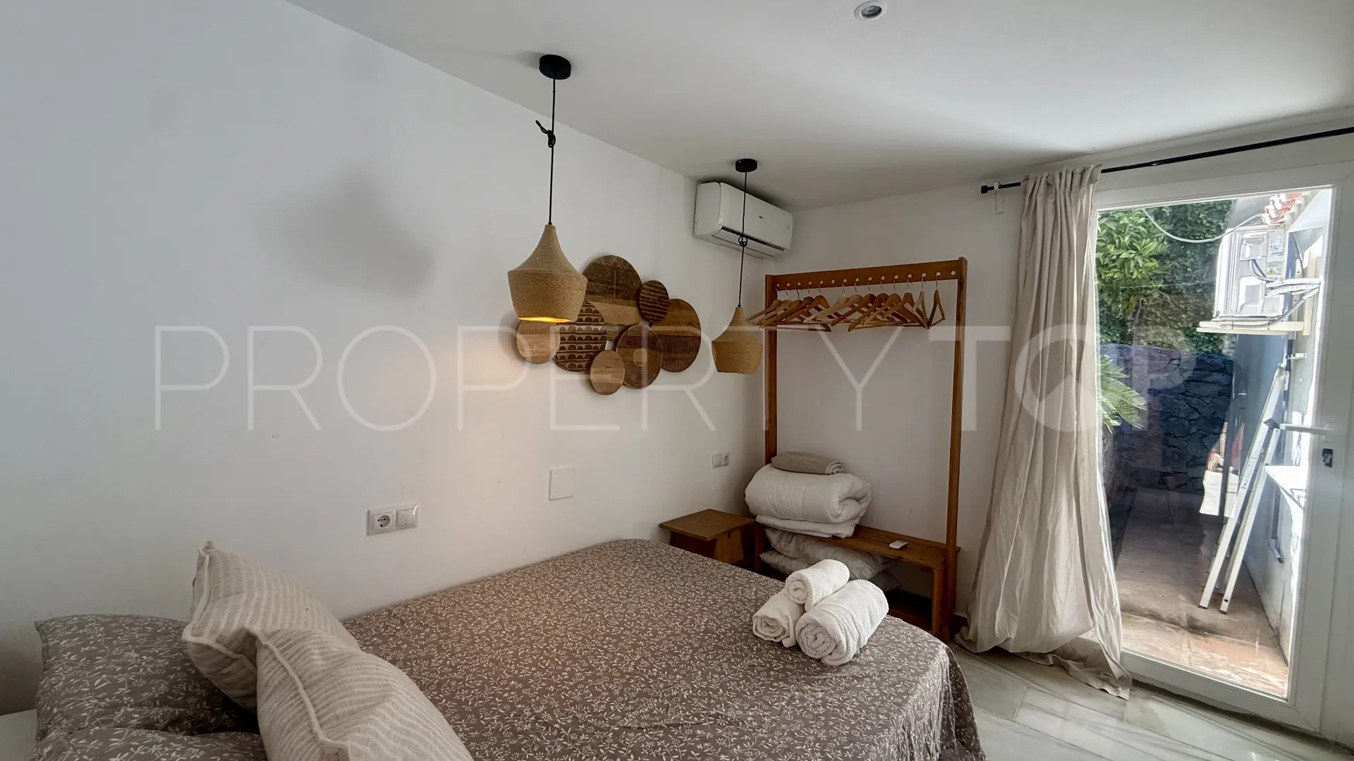 Buy villa in Nueva Andalucia