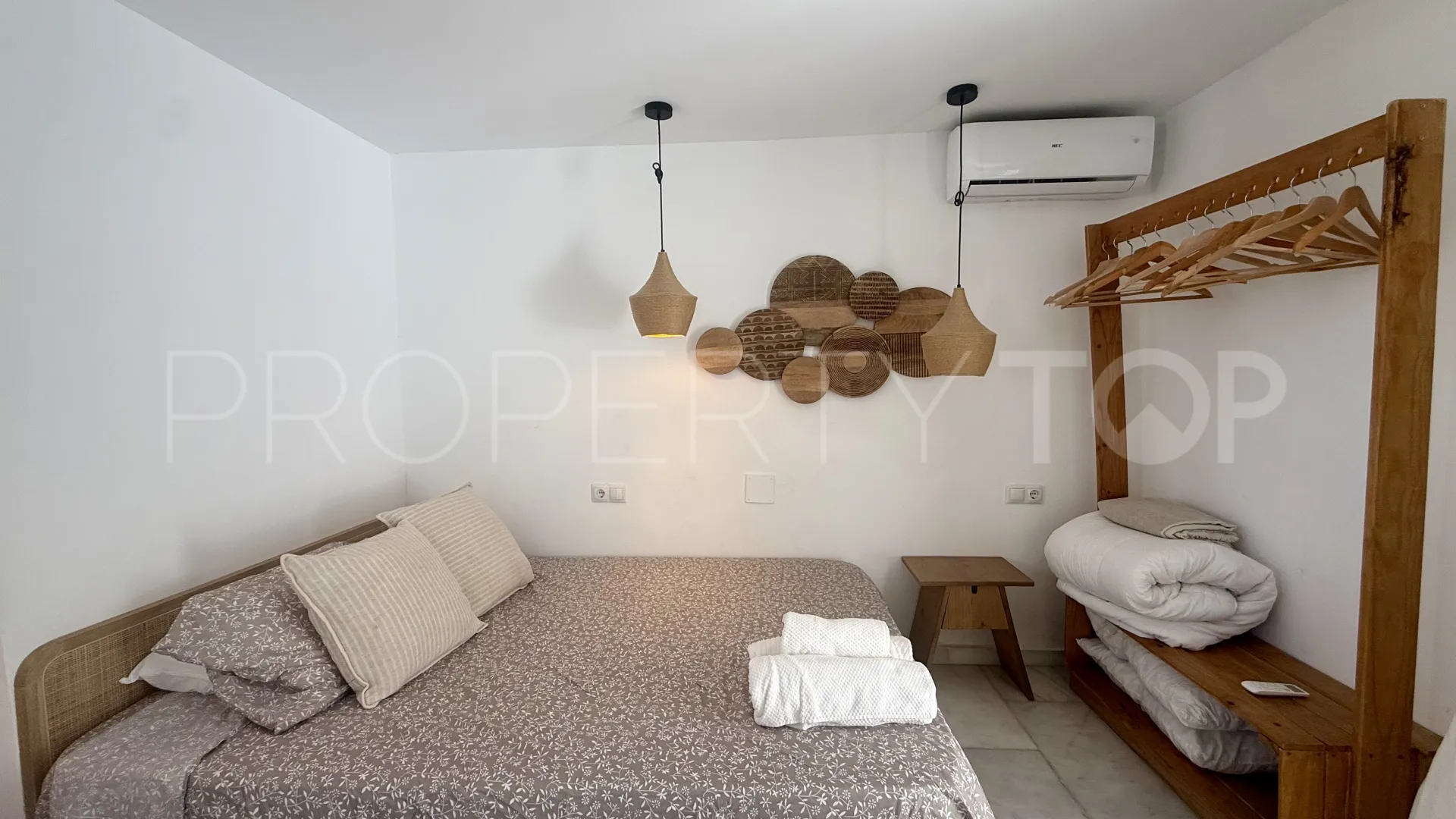 Buy villa in Nueva Andalucia