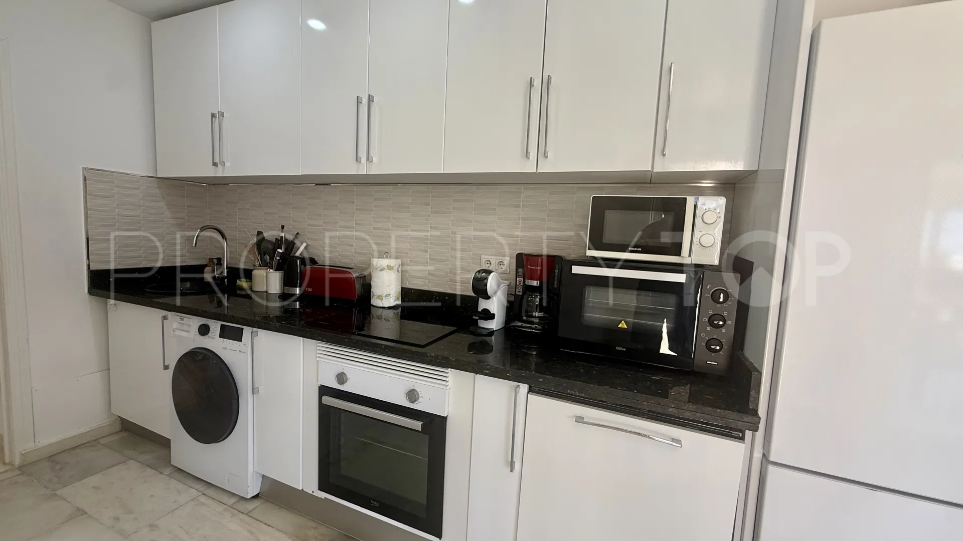 Buy villa in Nueva Andalucia