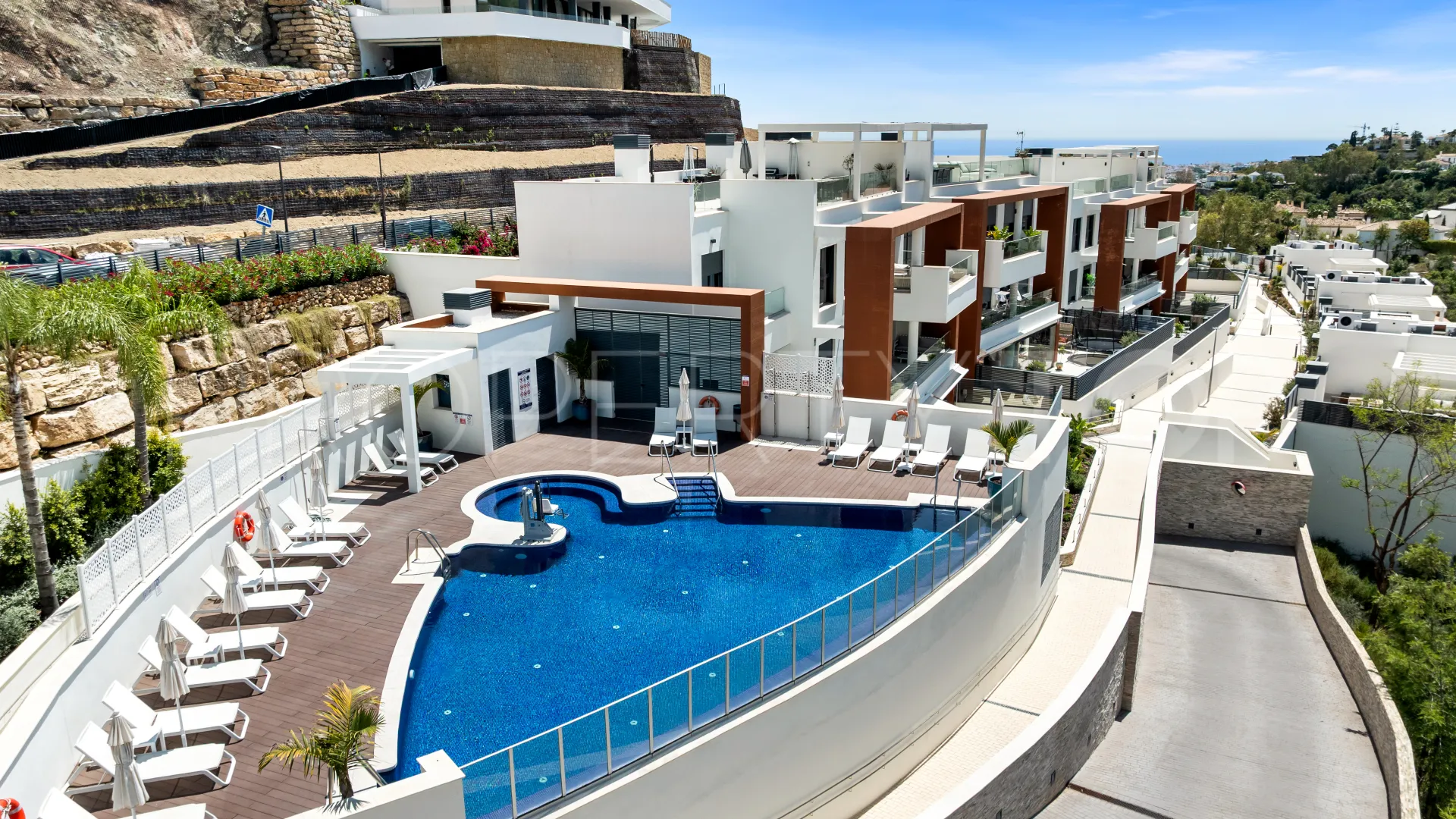 Buy penthouse in La Quinta with 3 bedrooms