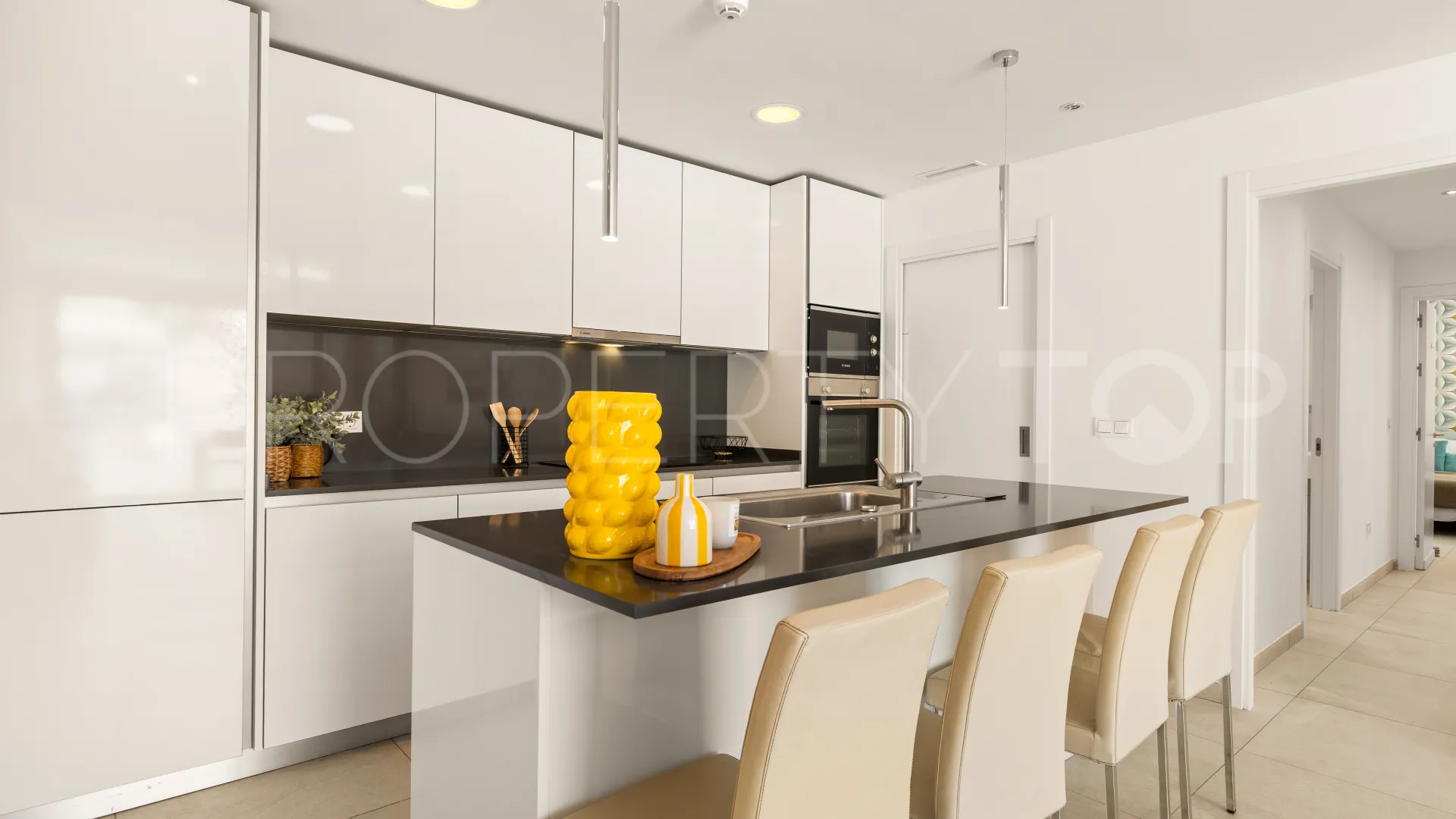 Buy penthouse in La Quinta with 3 bedrooms