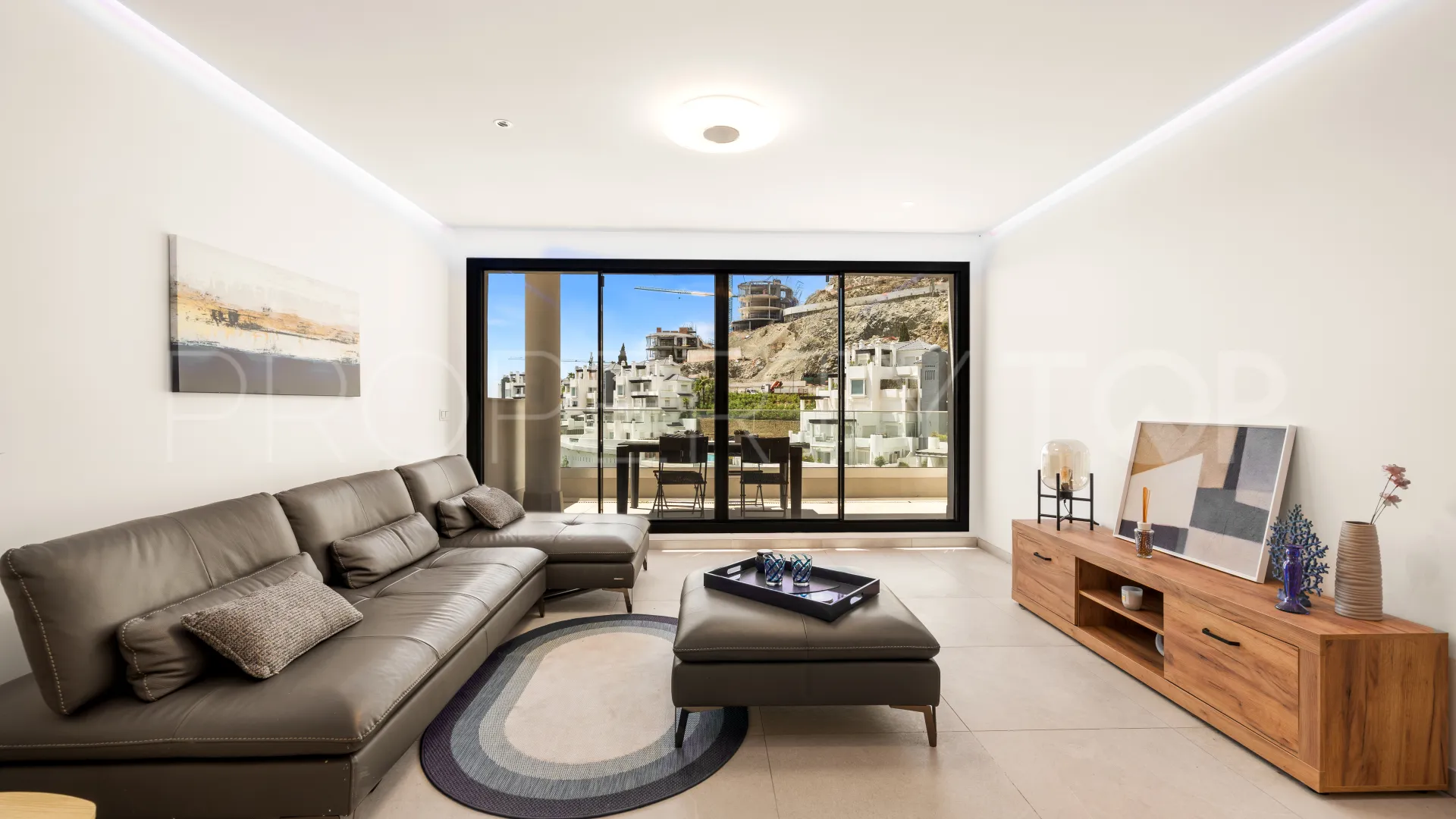 Buy penthouse in La Quinta with 3 bedrooms
